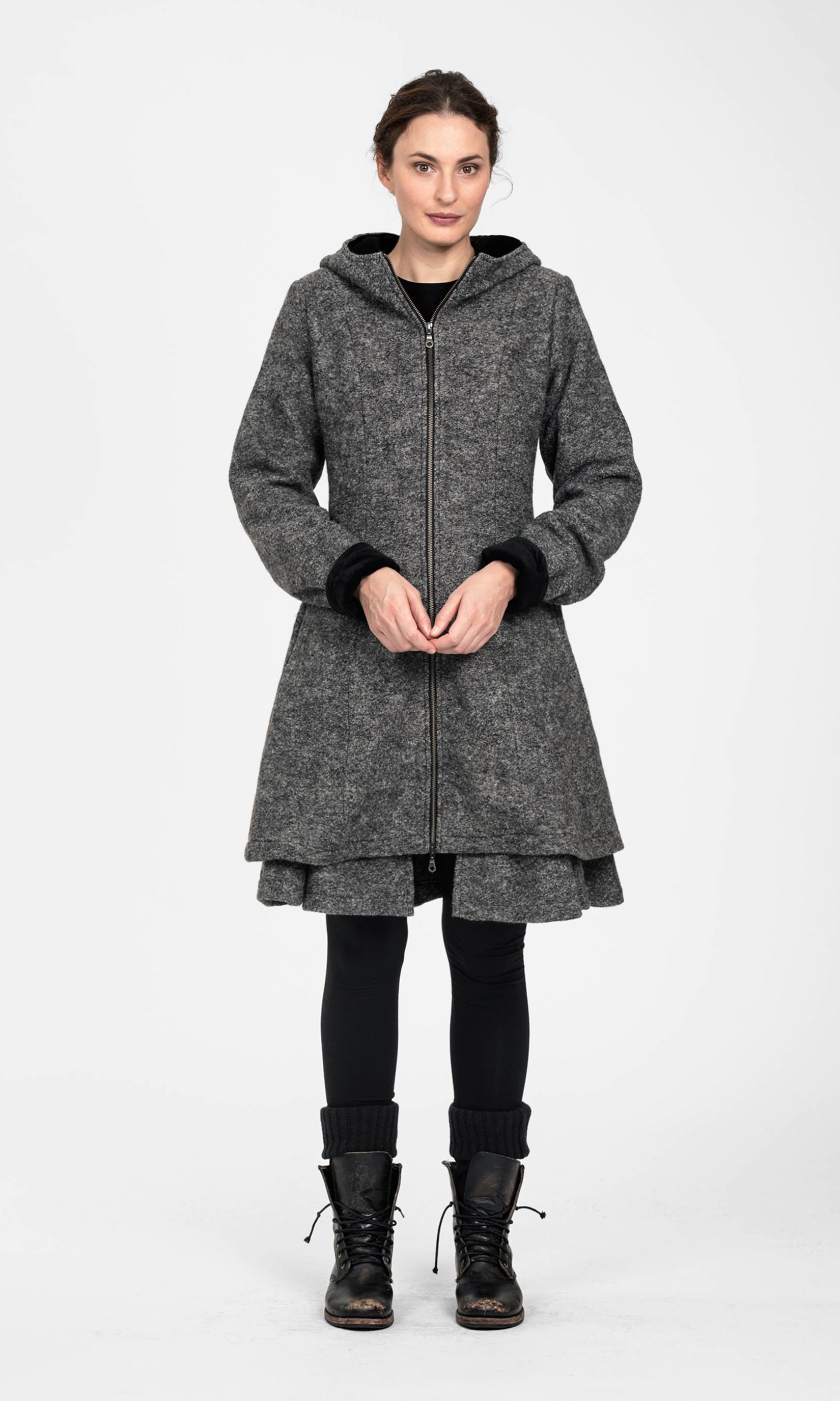 Fitted wool coat with zipper and hood