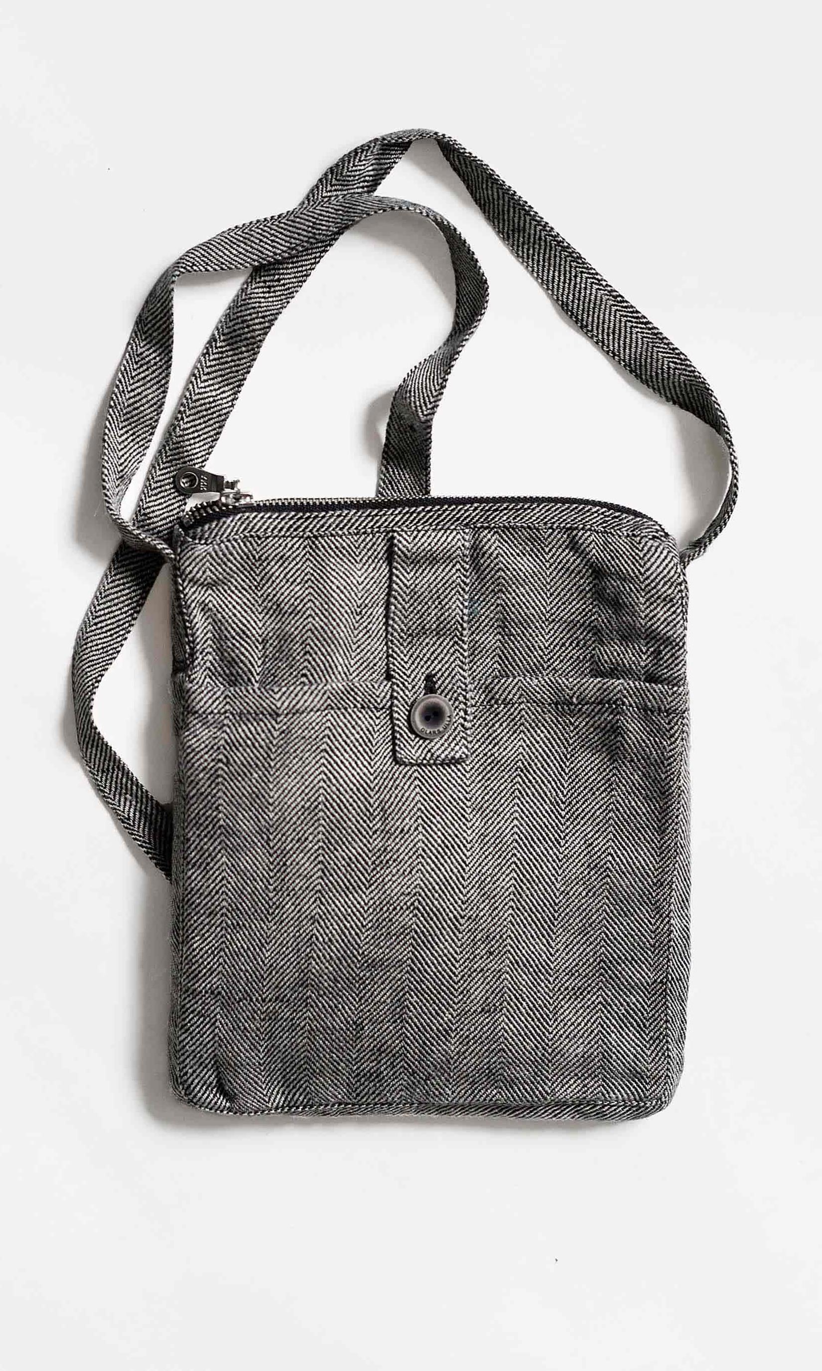 Linen bag with shoulder strap