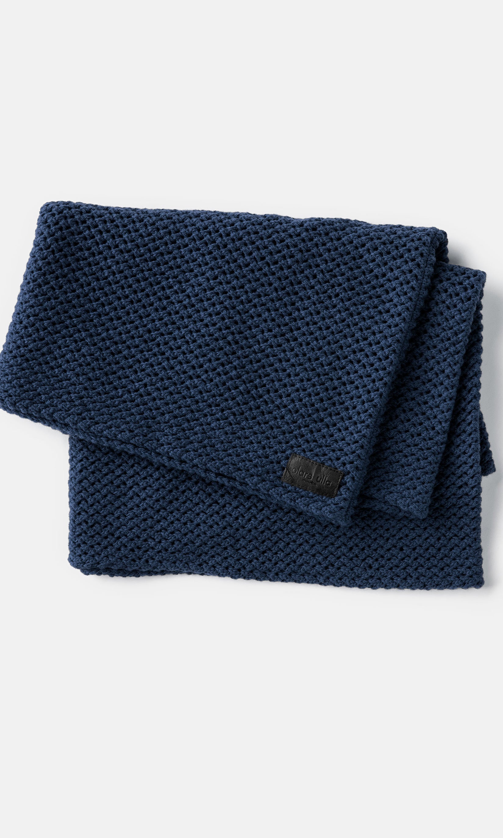 Knitted round scarf in wool