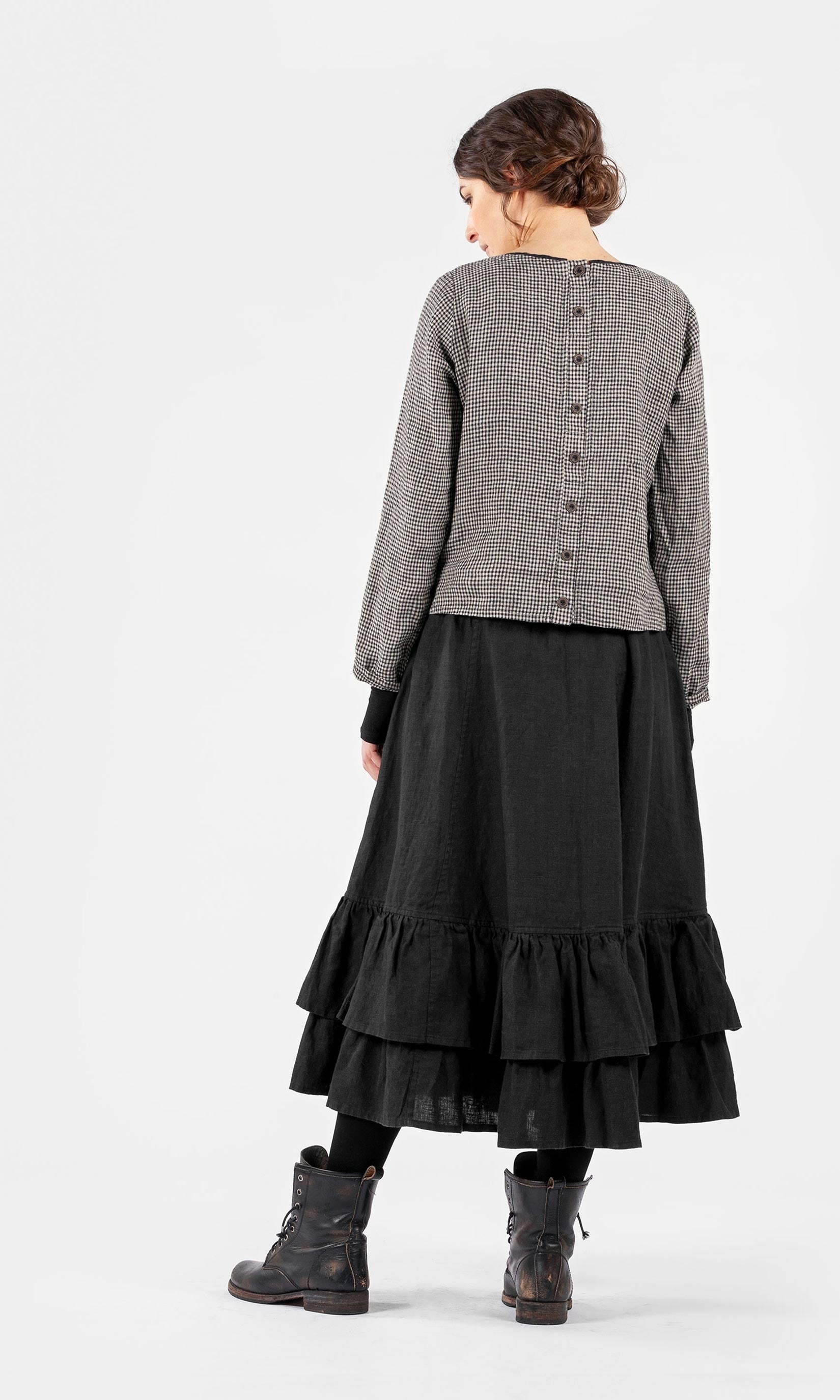 Short linen top with buttoned pocket