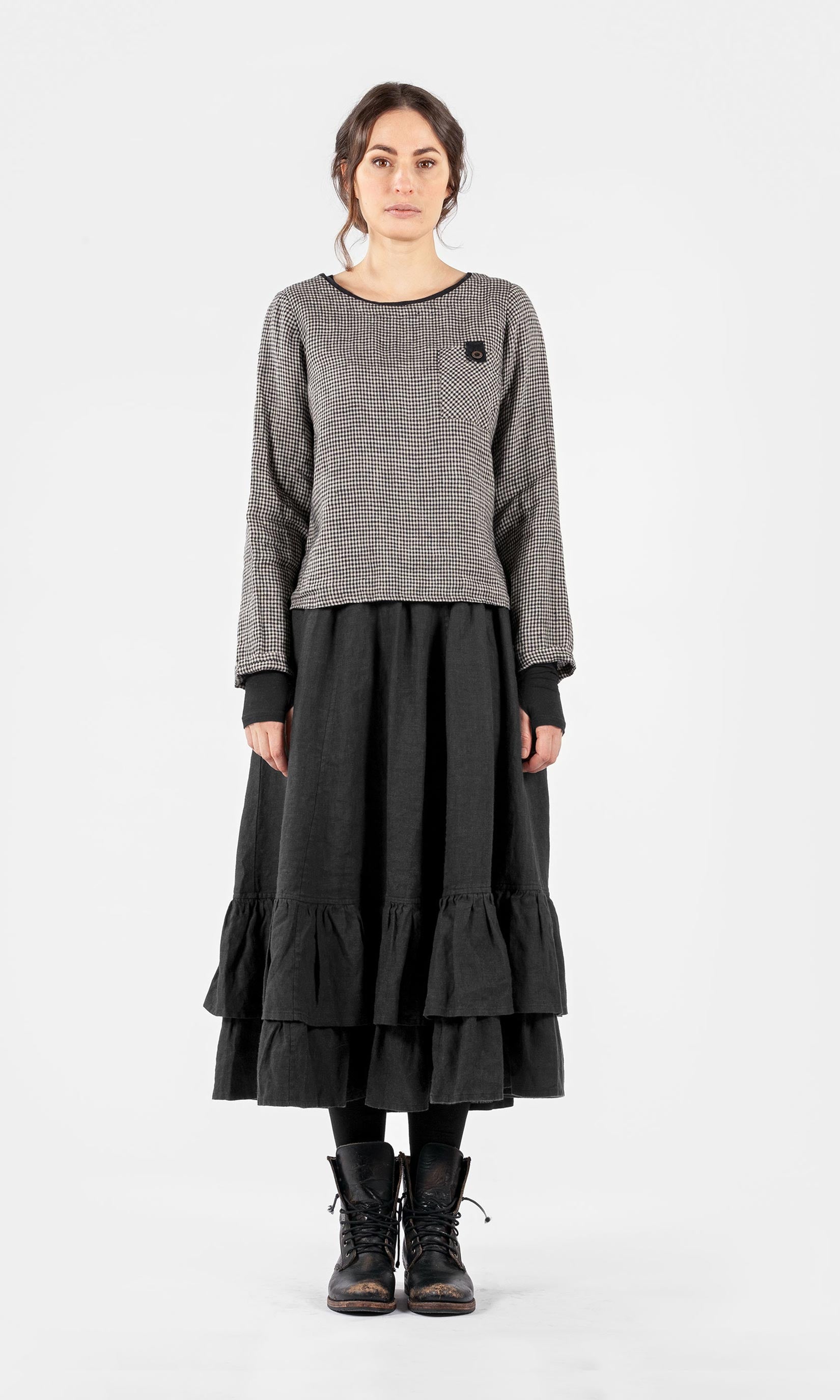 Short linen top with buttoned pocket