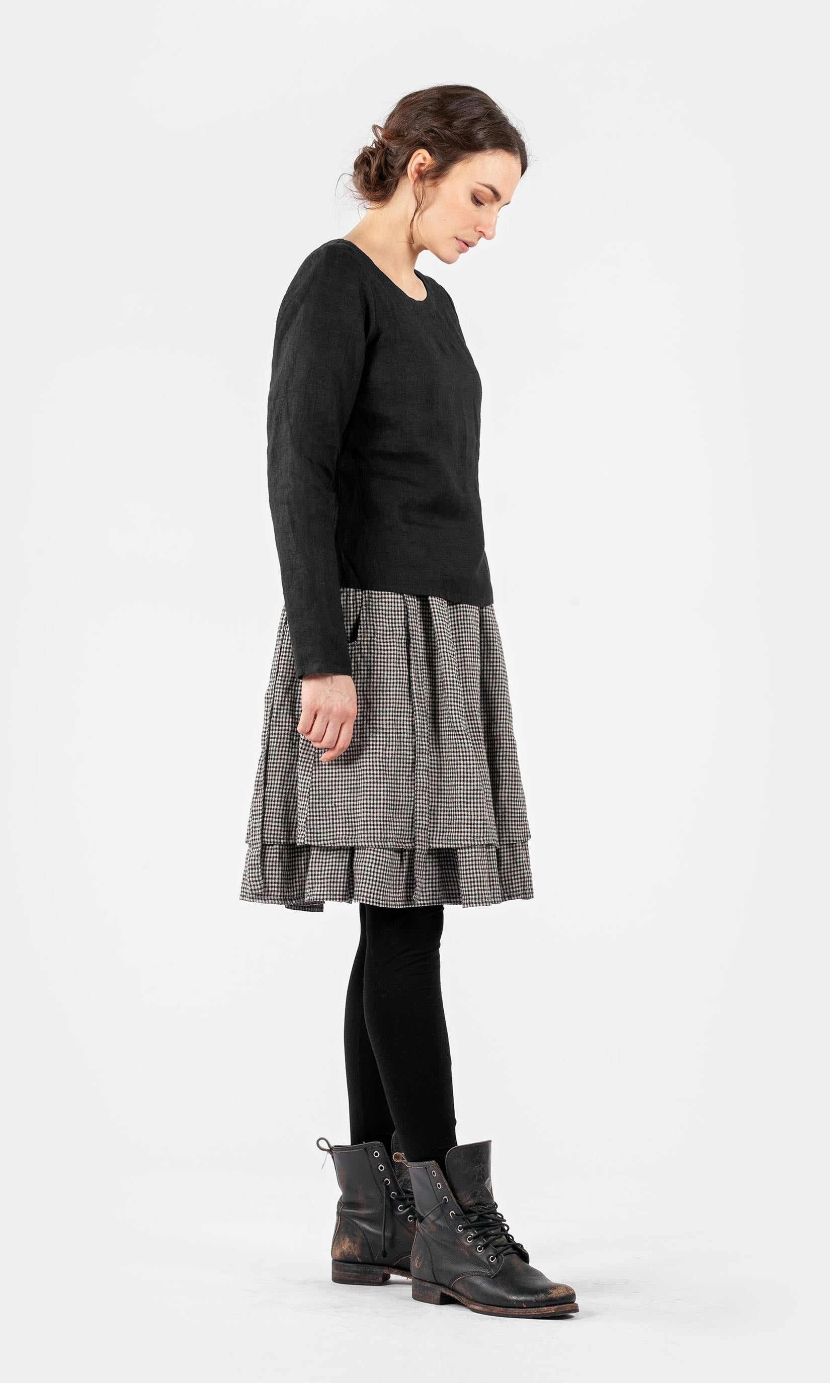 Linen top with buttons at the back