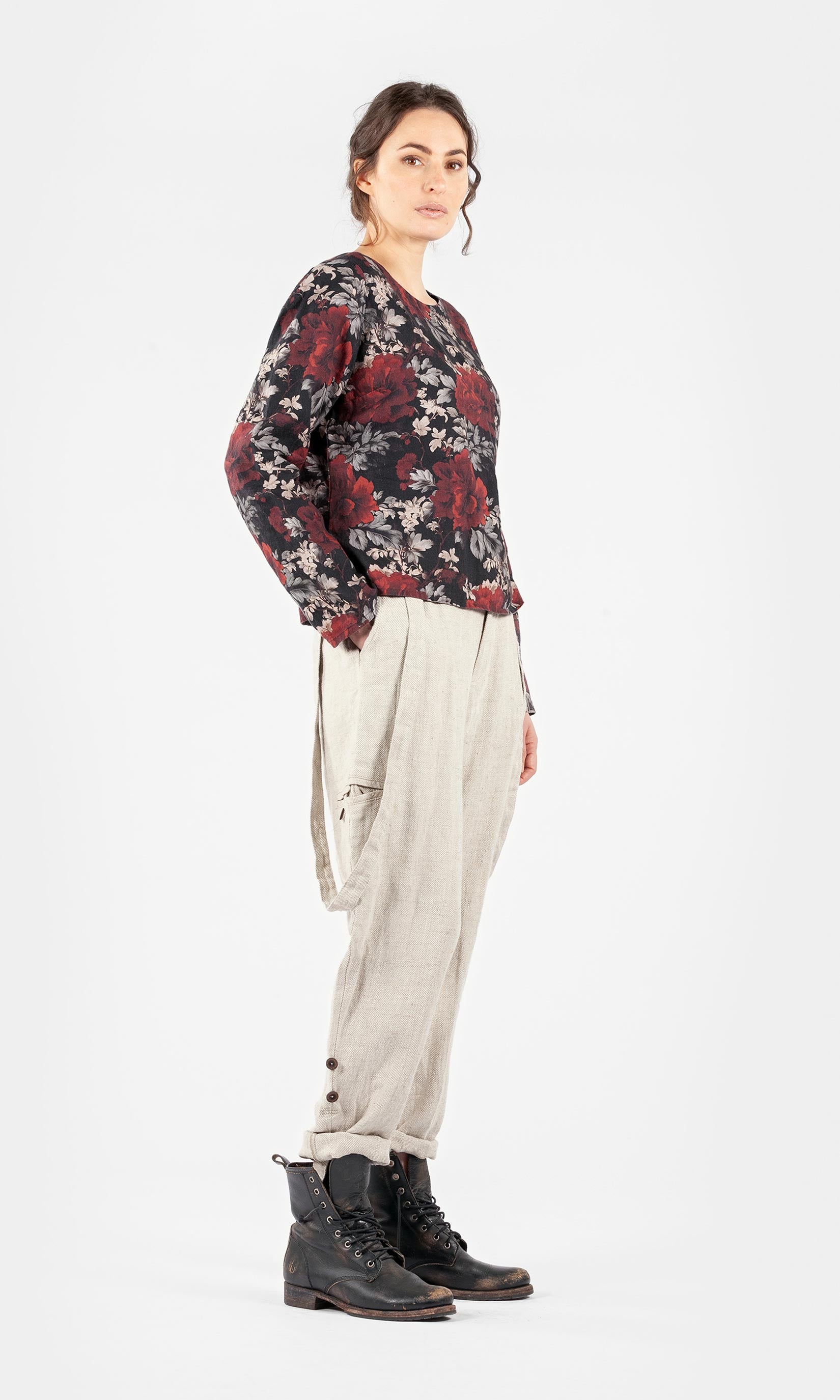 Linnetopp med knappar i ryggen