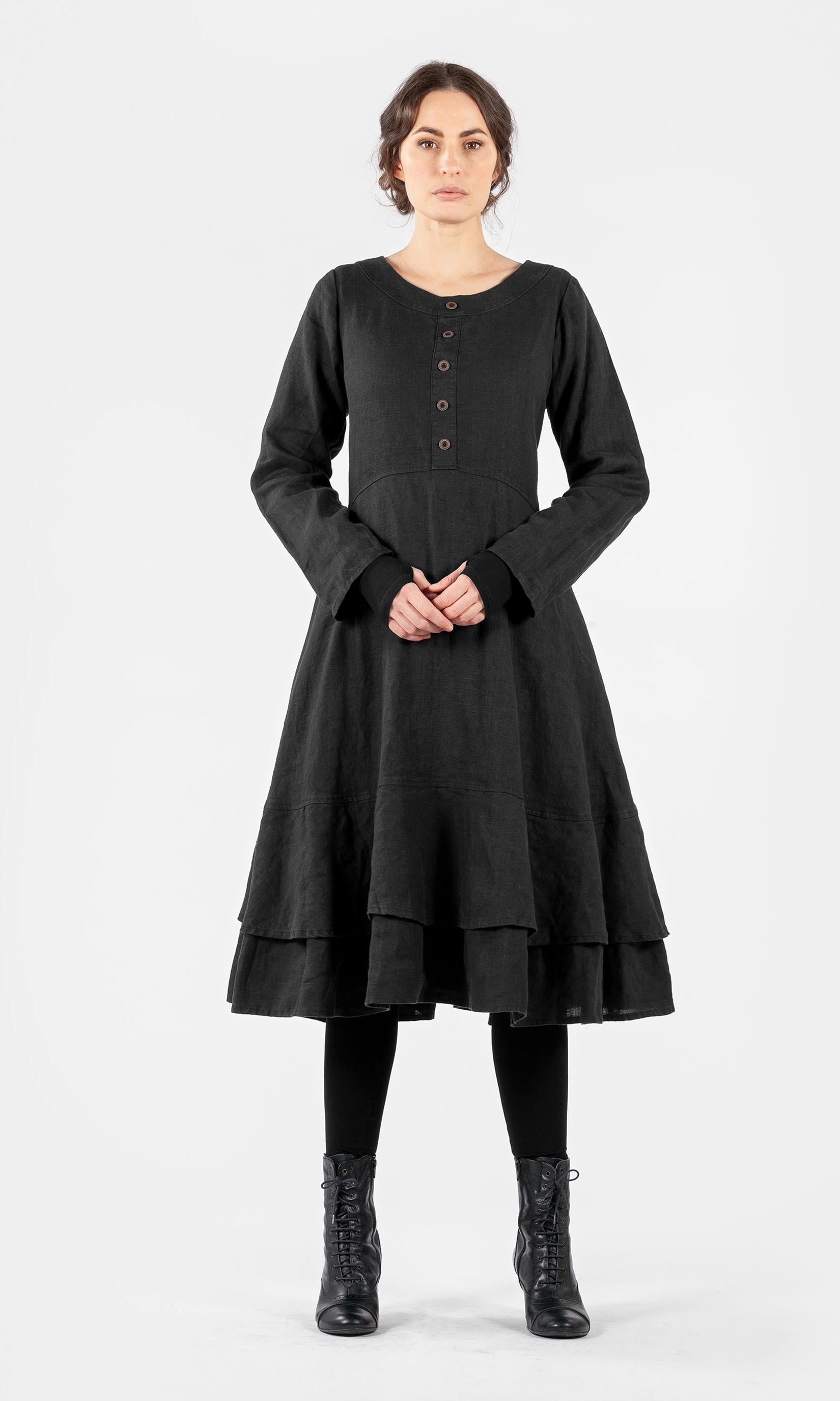 Linneklänning med längd ochdubbla kjolar