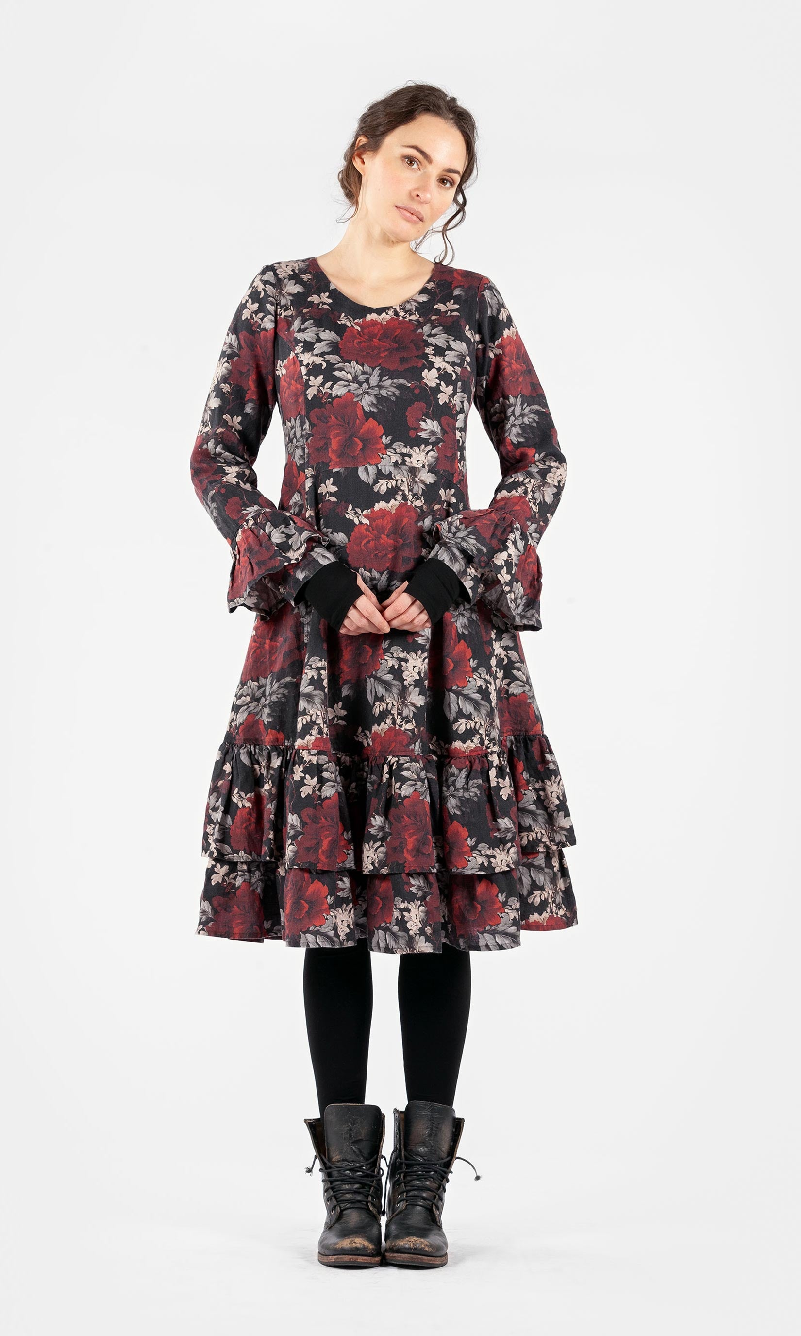 Linen dress with ruffles at the bottom and cuffs
