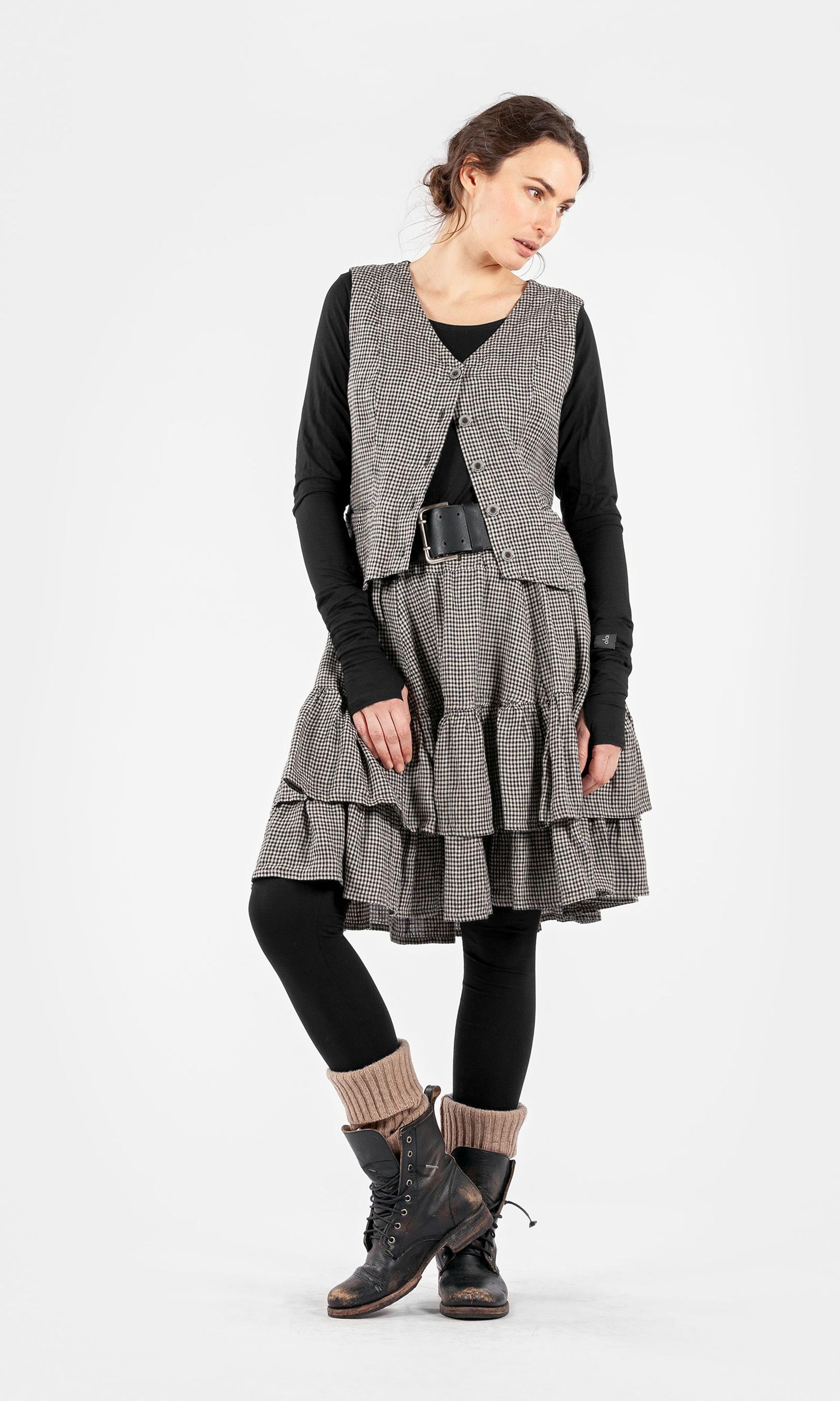 Knee-length linen skirt with ruffles