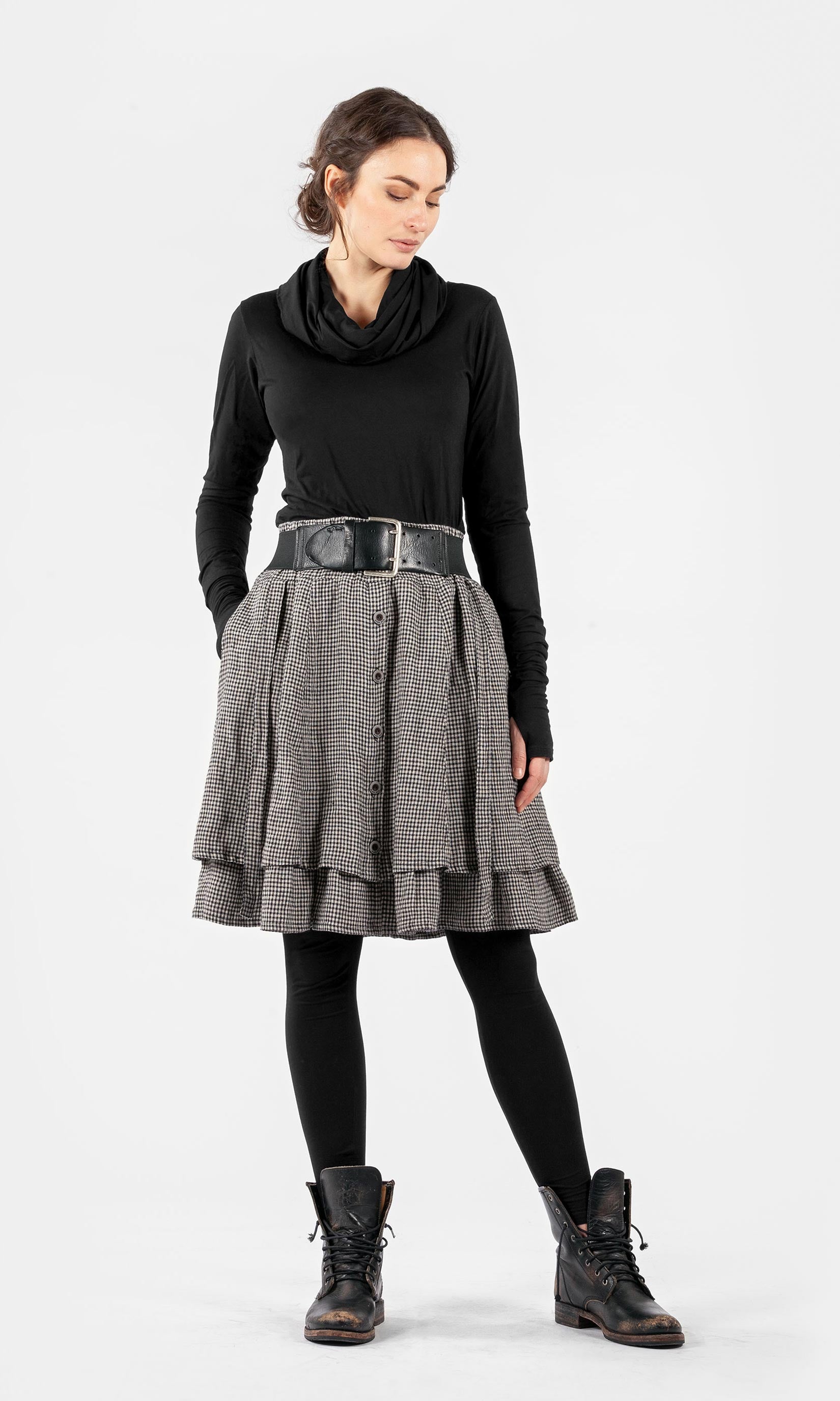 Kurzer Leinenrock mit Rüsche