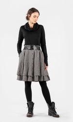 Short linen skirt with ruffle
