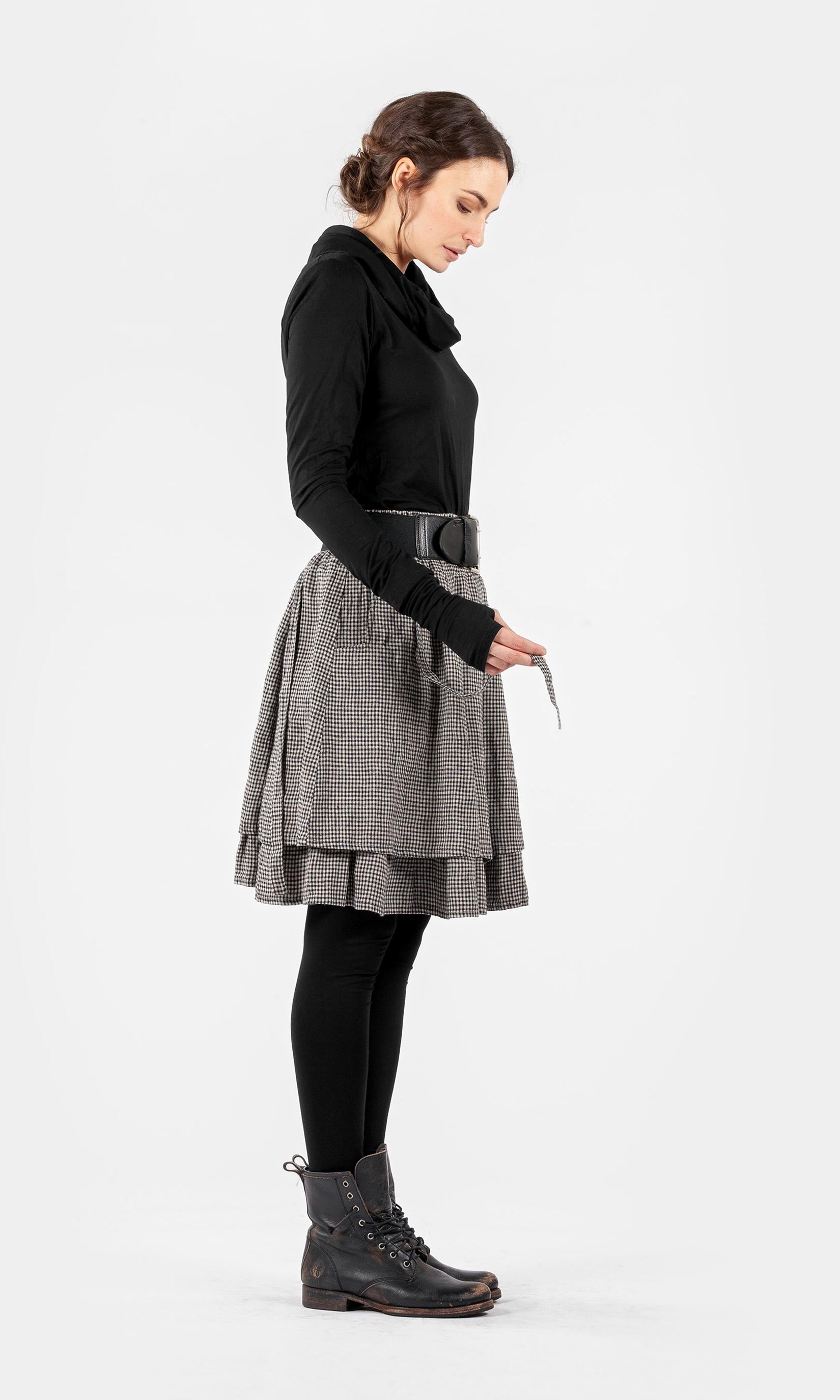 Kurzer Leinenrock mit Rüsche