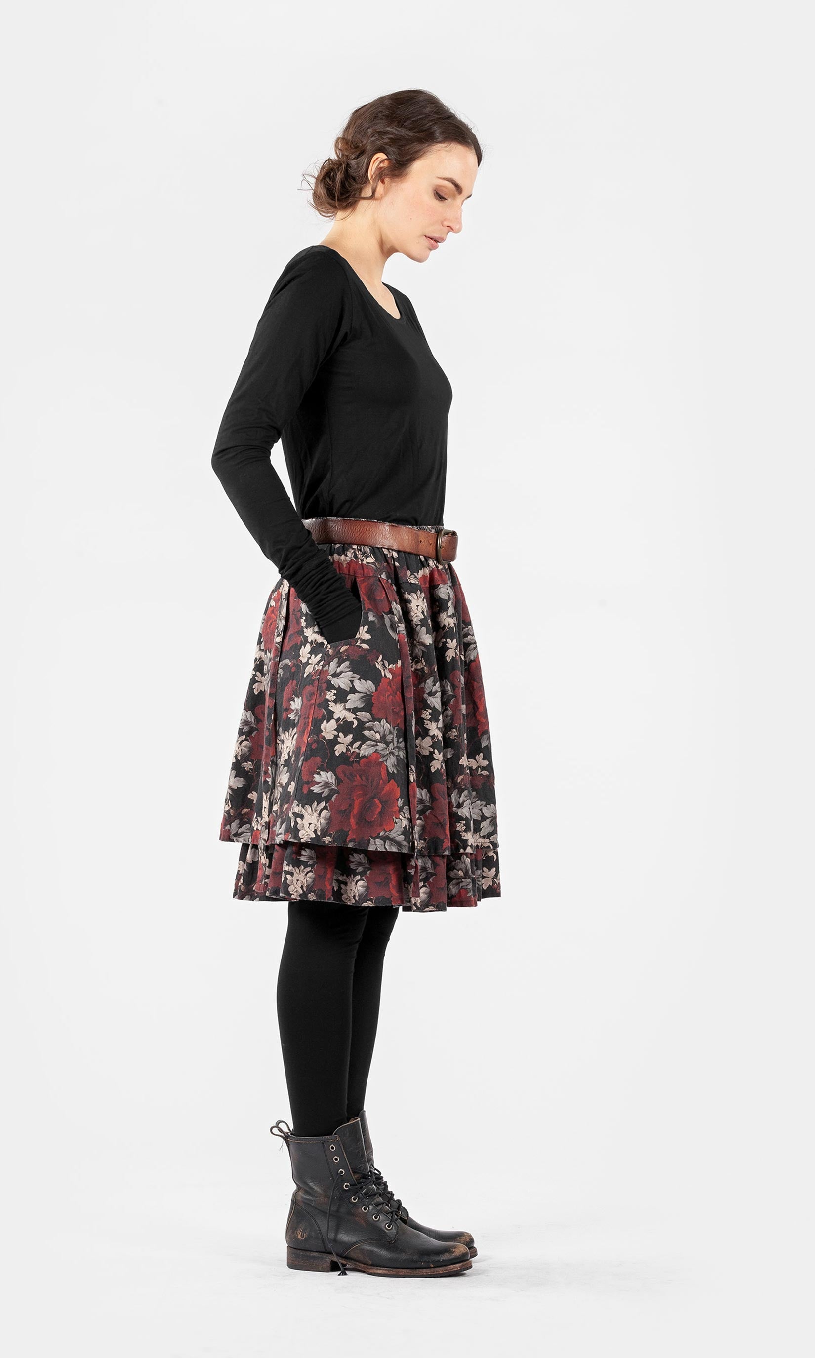 Kurzer Leinenrock mit Rüsche