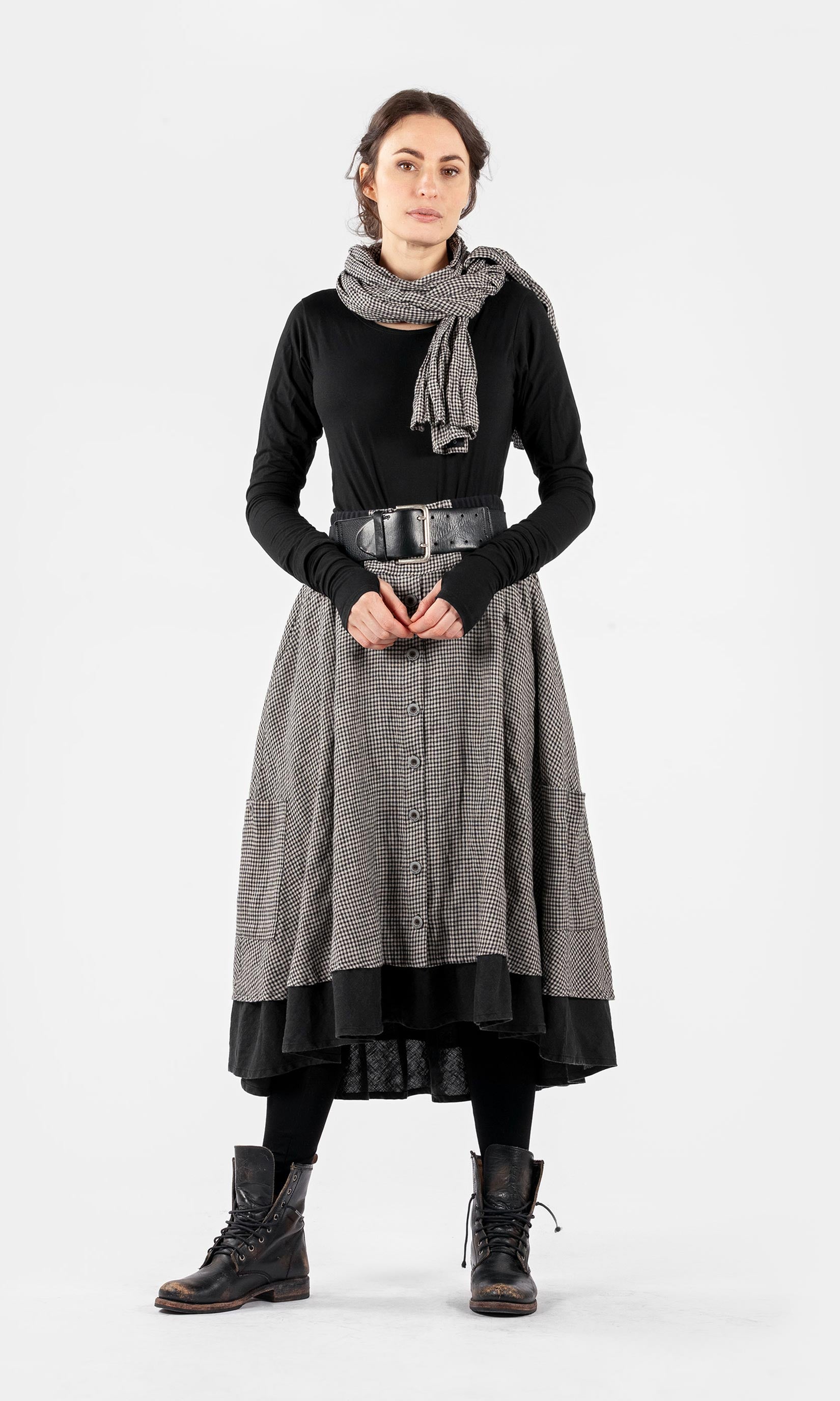 Long linen skirt in double layers with front buttoning