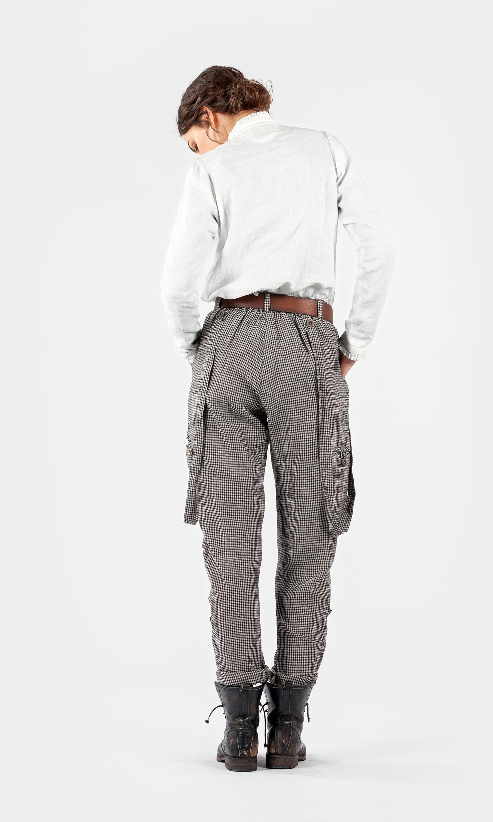 Linen trousers with suspenders