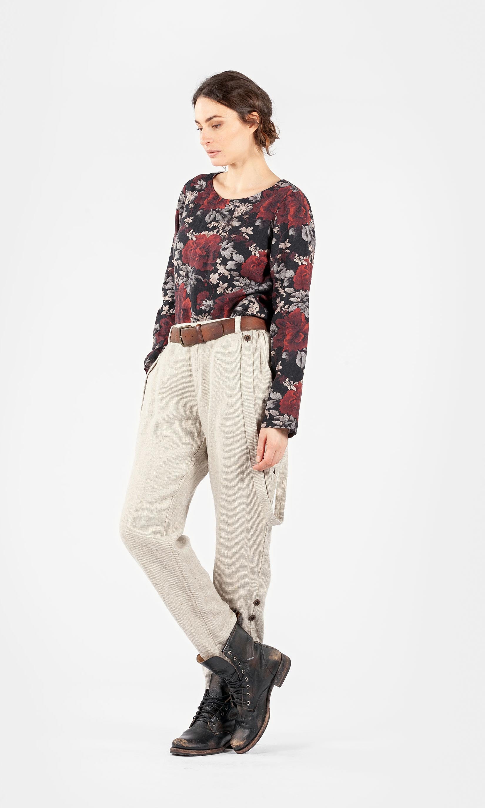 Linen trousers with suspenders