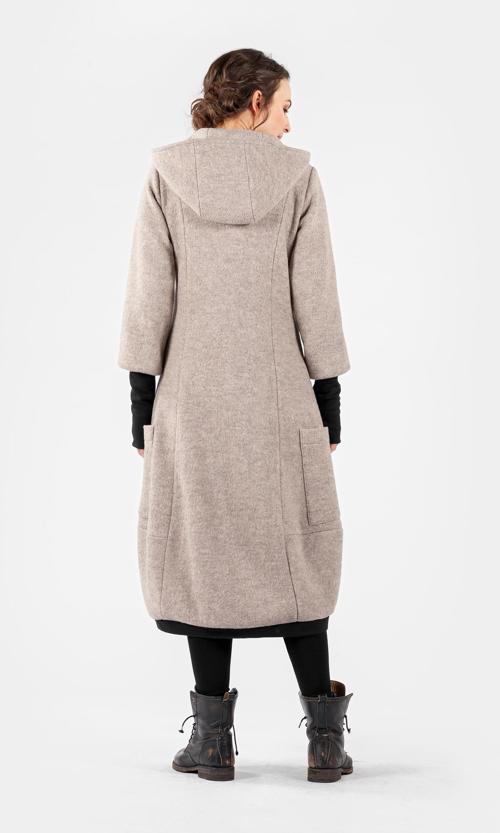 Ullkappa med ballongkjol, muddar och knäppning