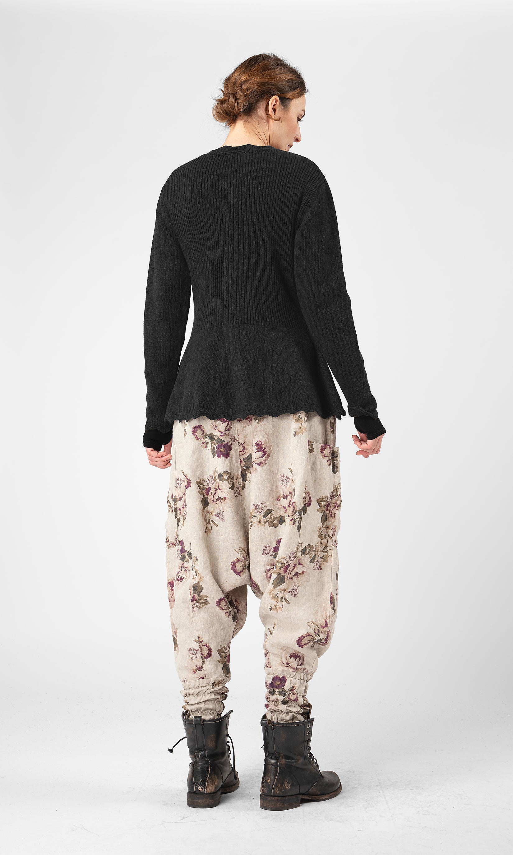 Maßgeschneidert Strickjacke aus Wolle mit Knopfverschluss