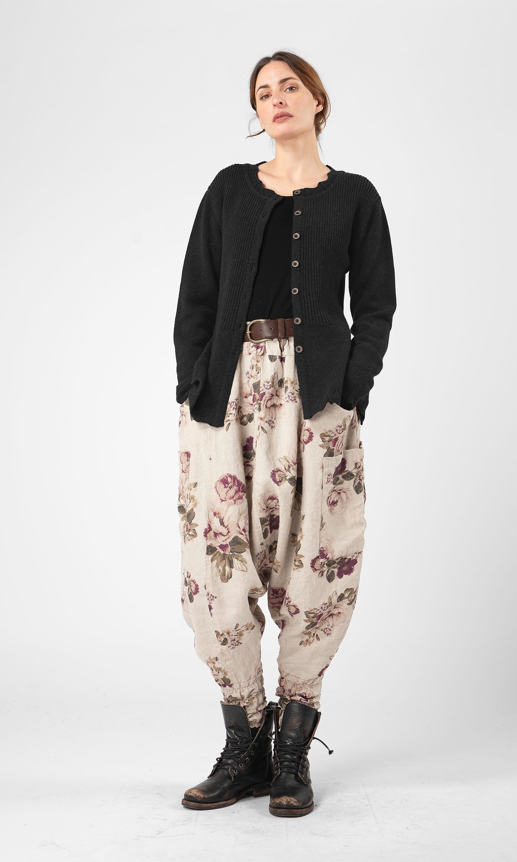 Maßgeschneidert Strickjacke aus Wolle mit Knopfverschluss