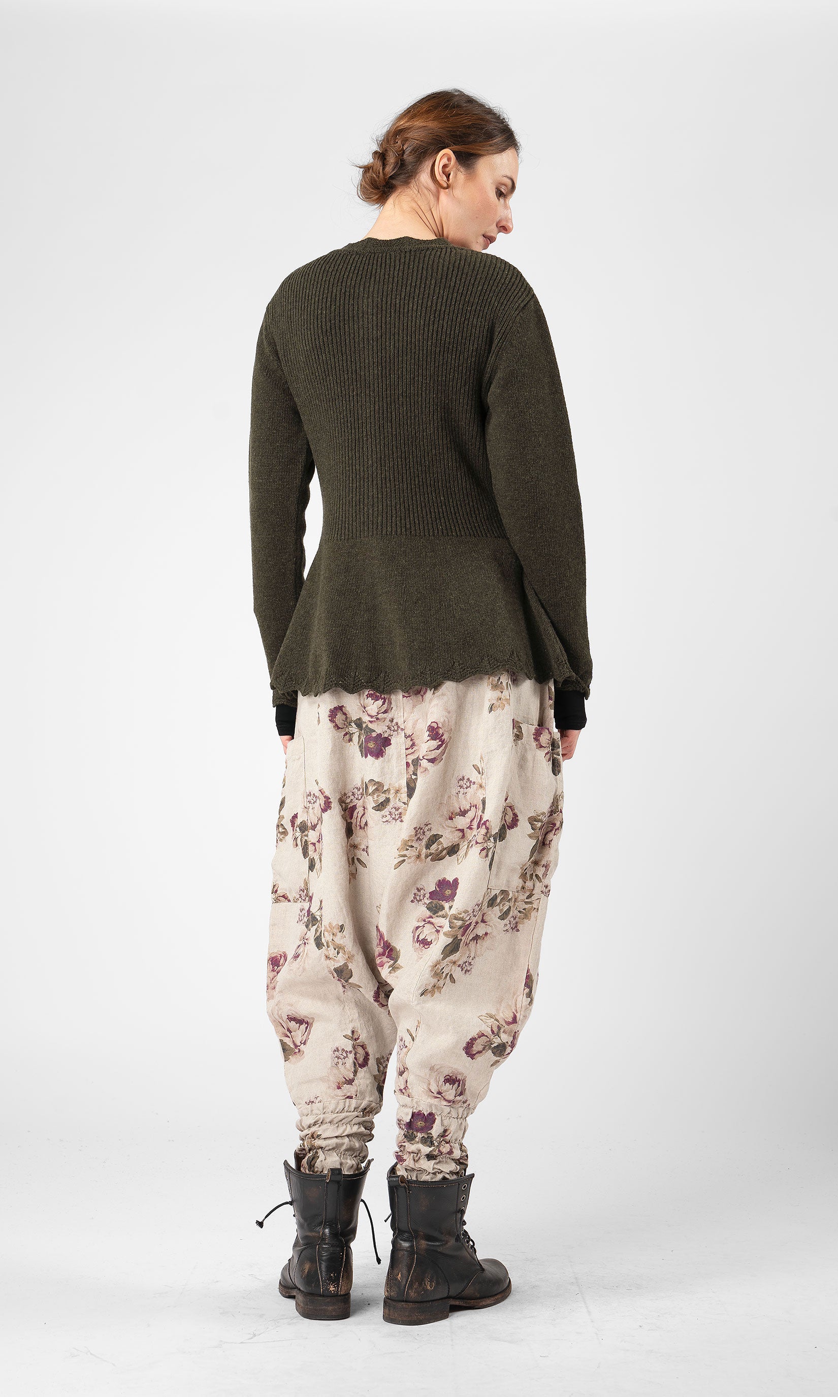 Maßgeschneidert Strickjacke aus Wolle mit Knopfverschluss