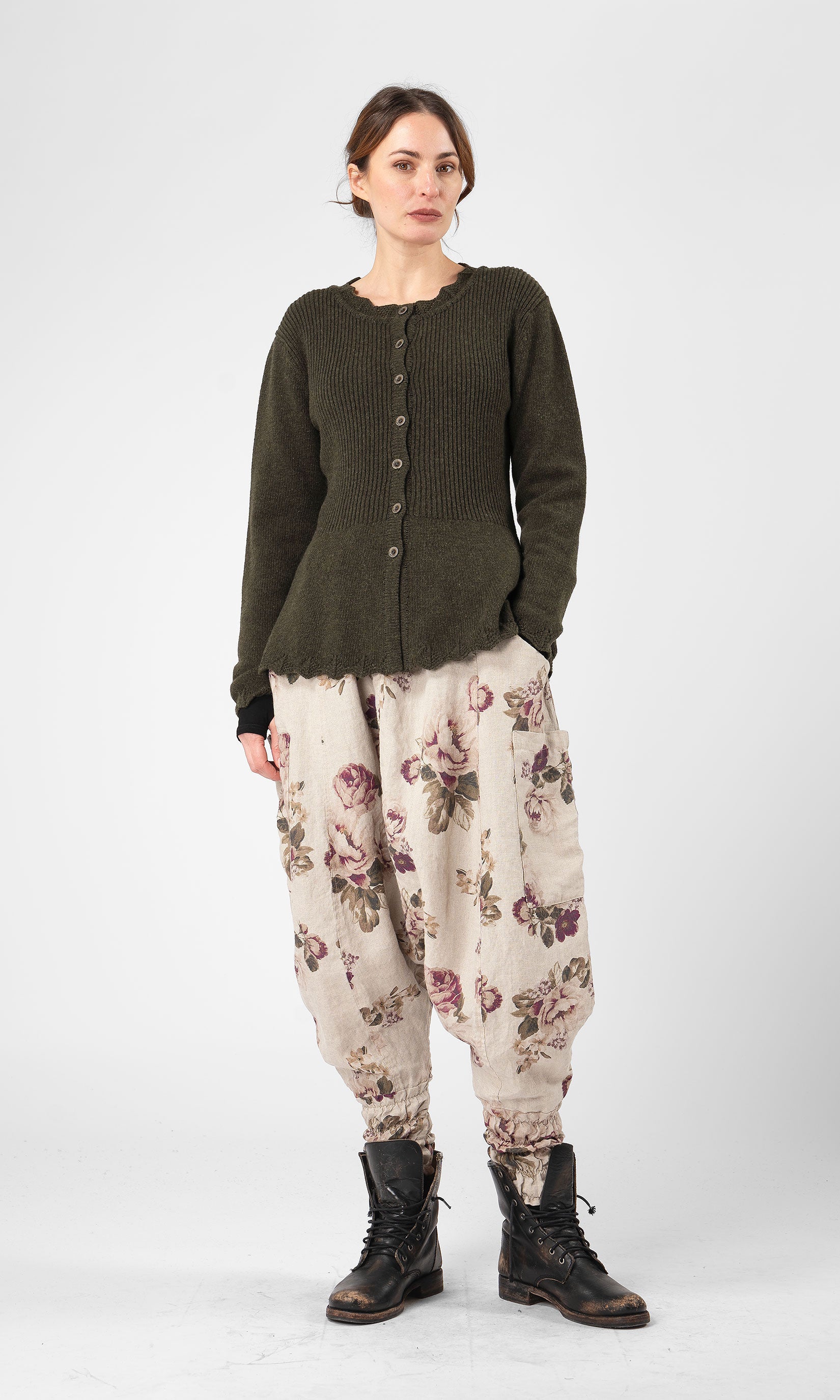 Maßgeschneidert Strickjacke aus Wolle mit Knopfverschluss