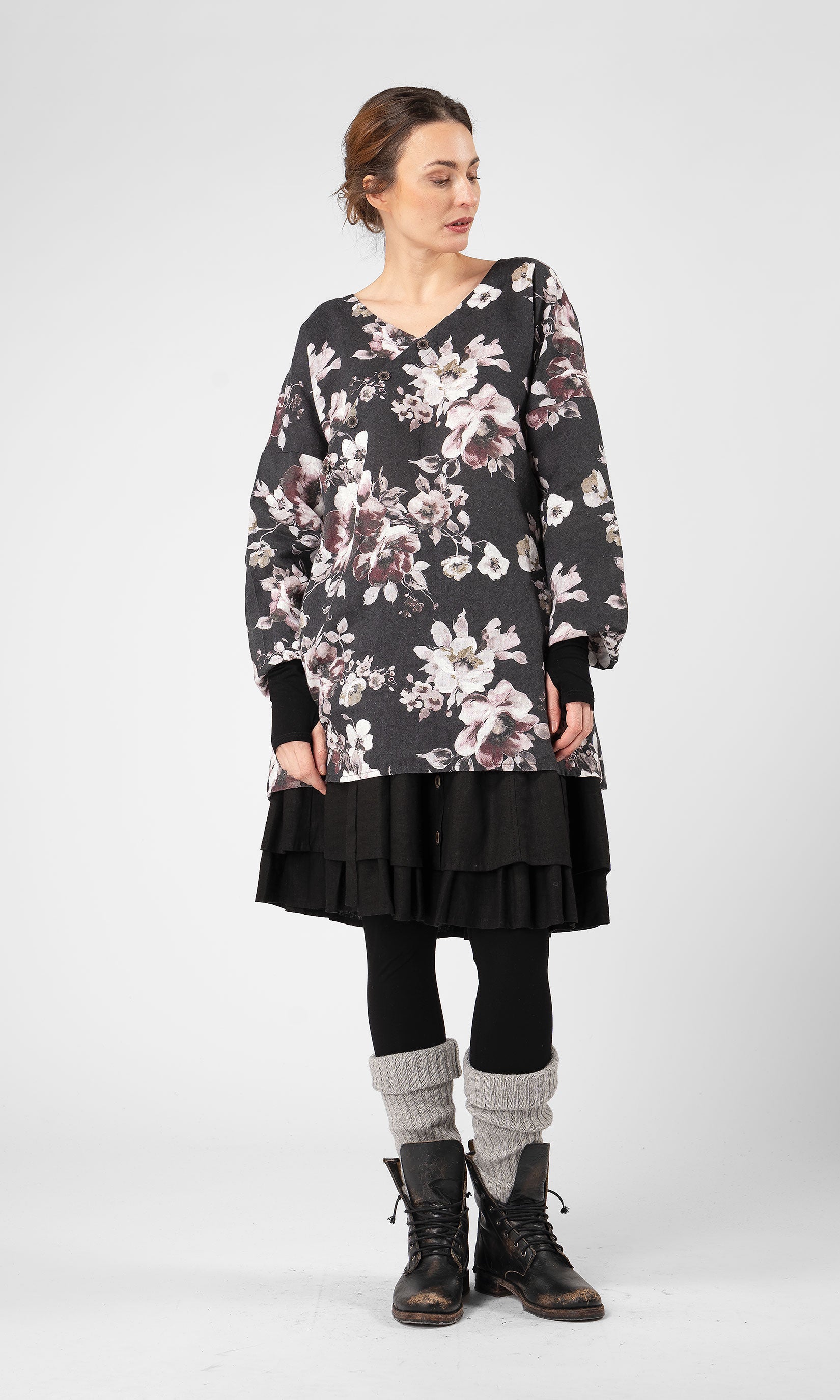 A-line tunic in linen with slanted buttons