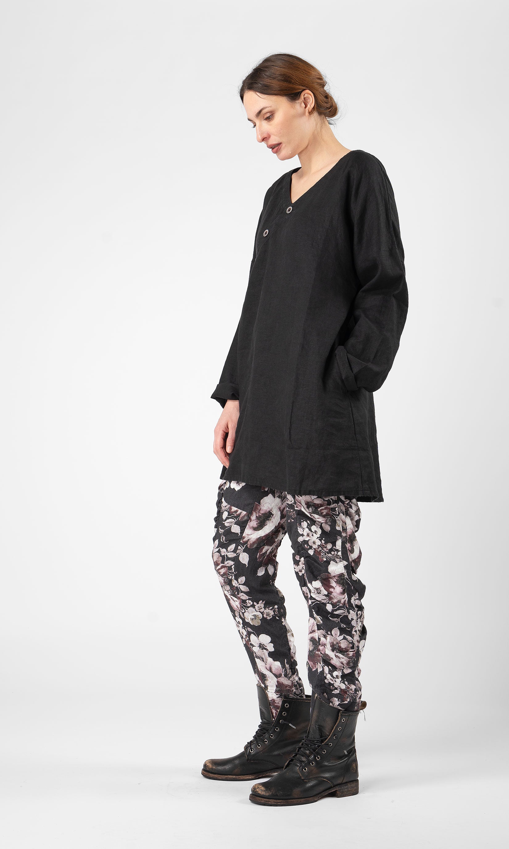 A-line tunic in linen with slanted buttons