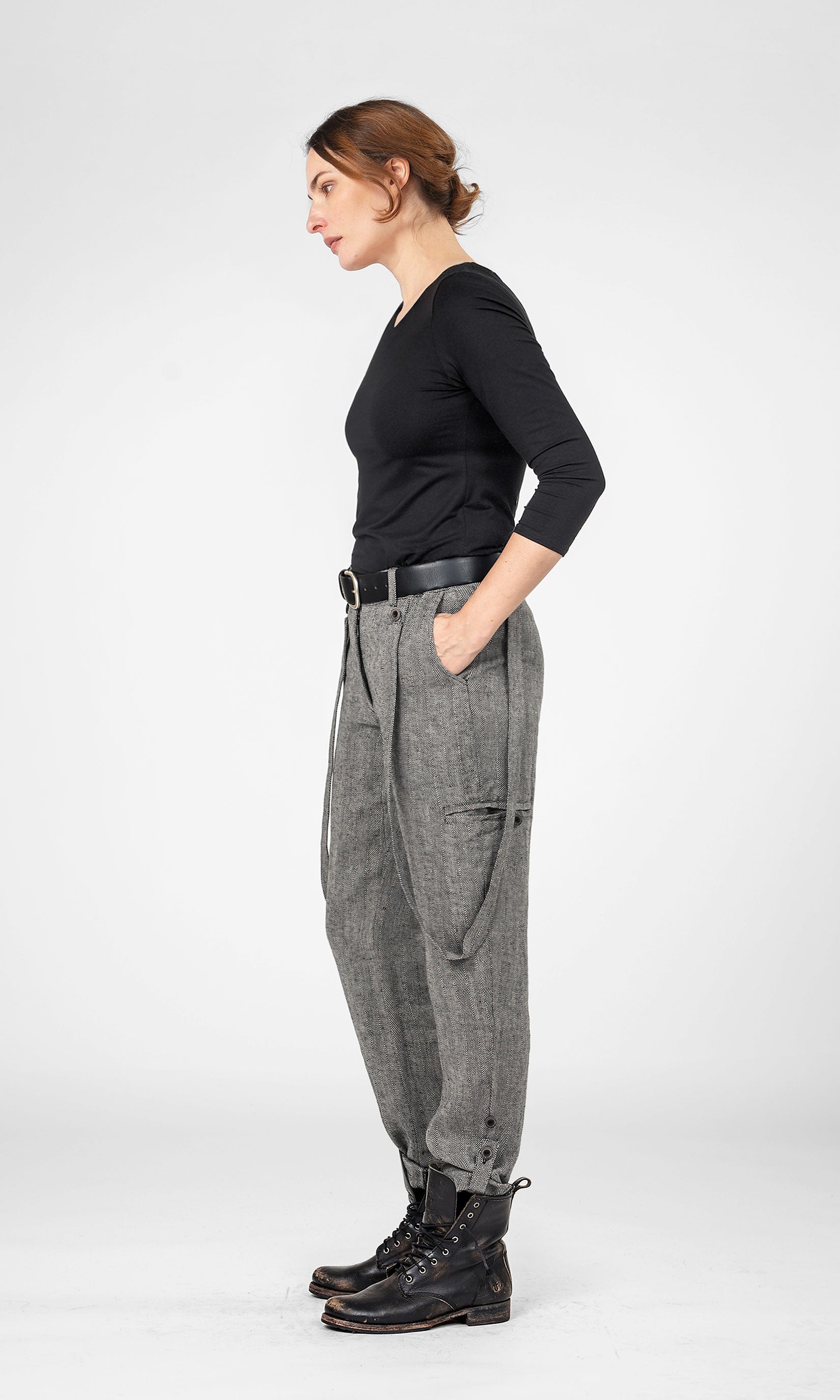Linen trousers with suspenders