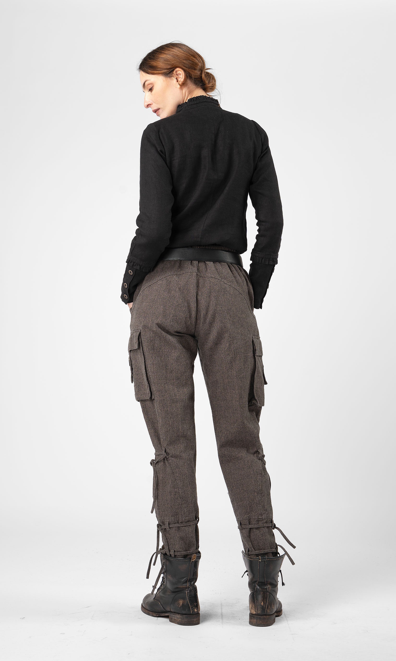 Hose aus Hanfmischung mit Cargotaschen und Bändern