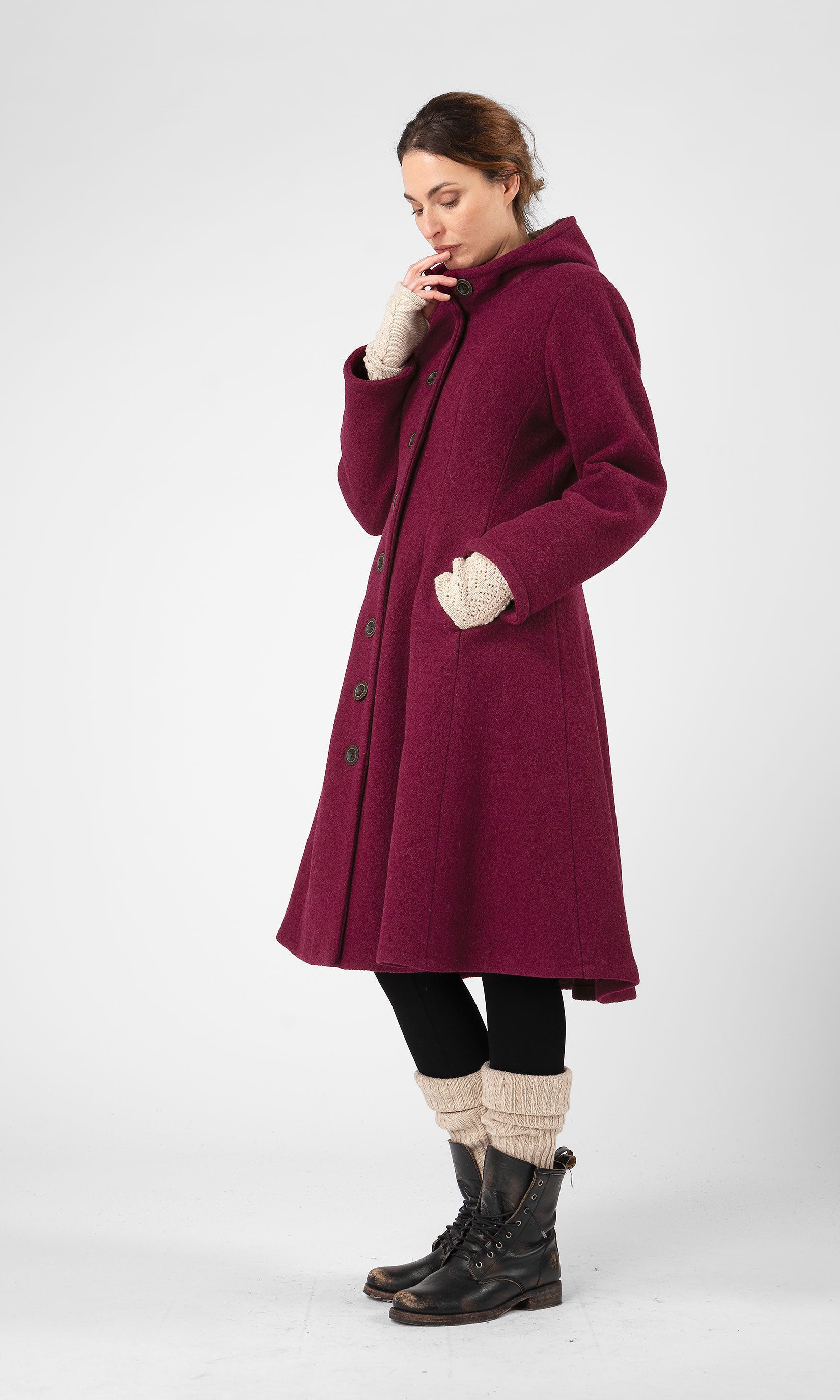 Fitted knee-long wool coat with hood