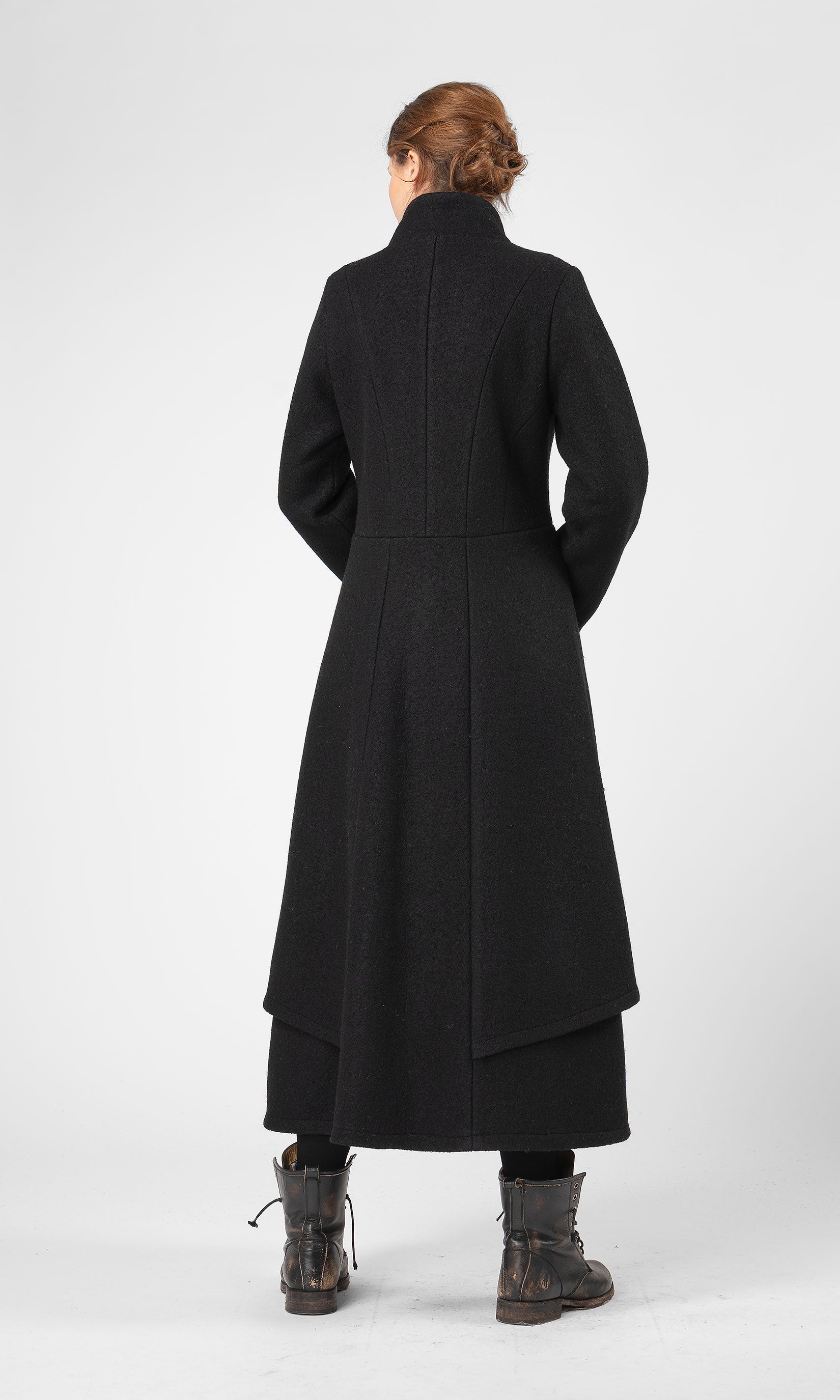 Lång ullkappa med knäpning i krage