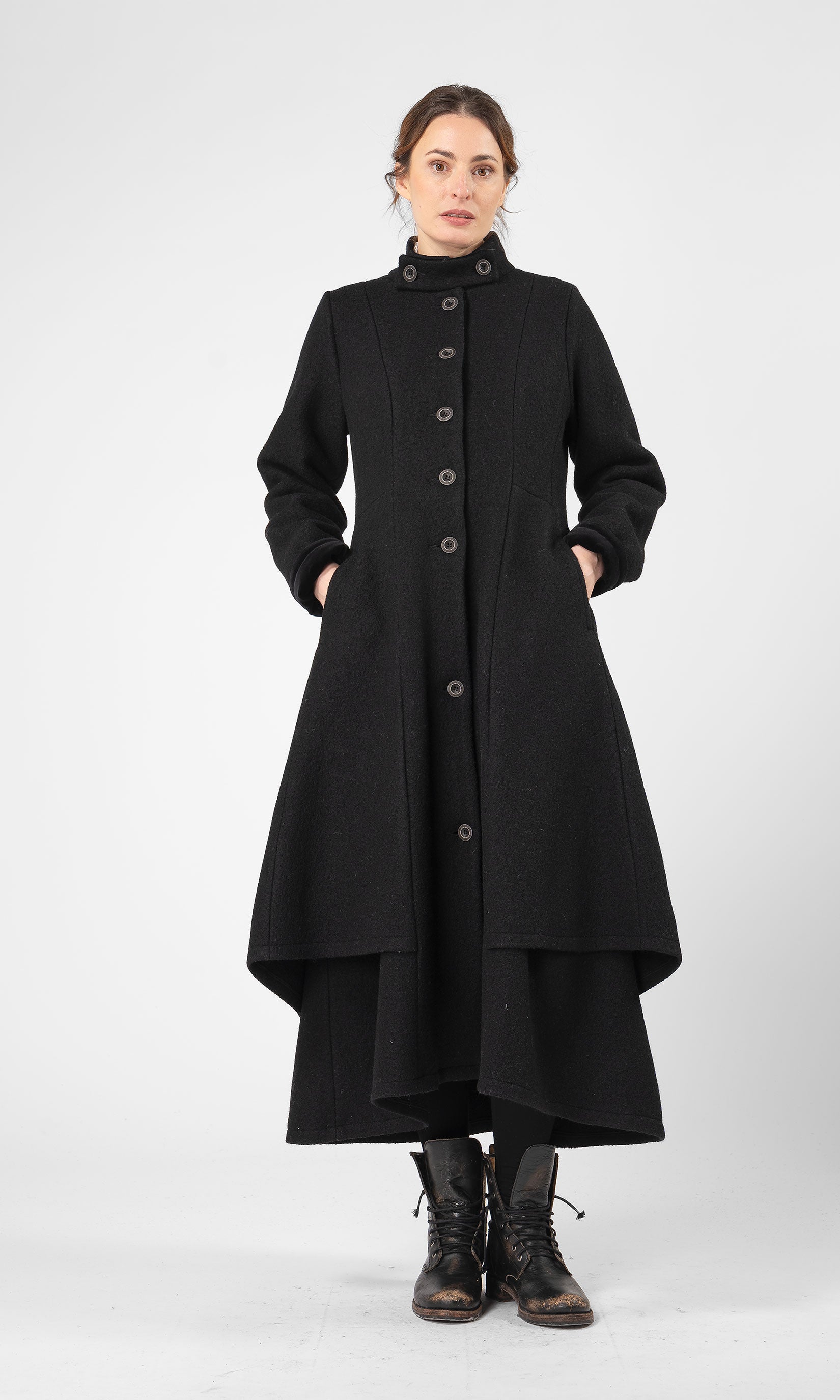 Lång ullkappa med knäpning i krage
