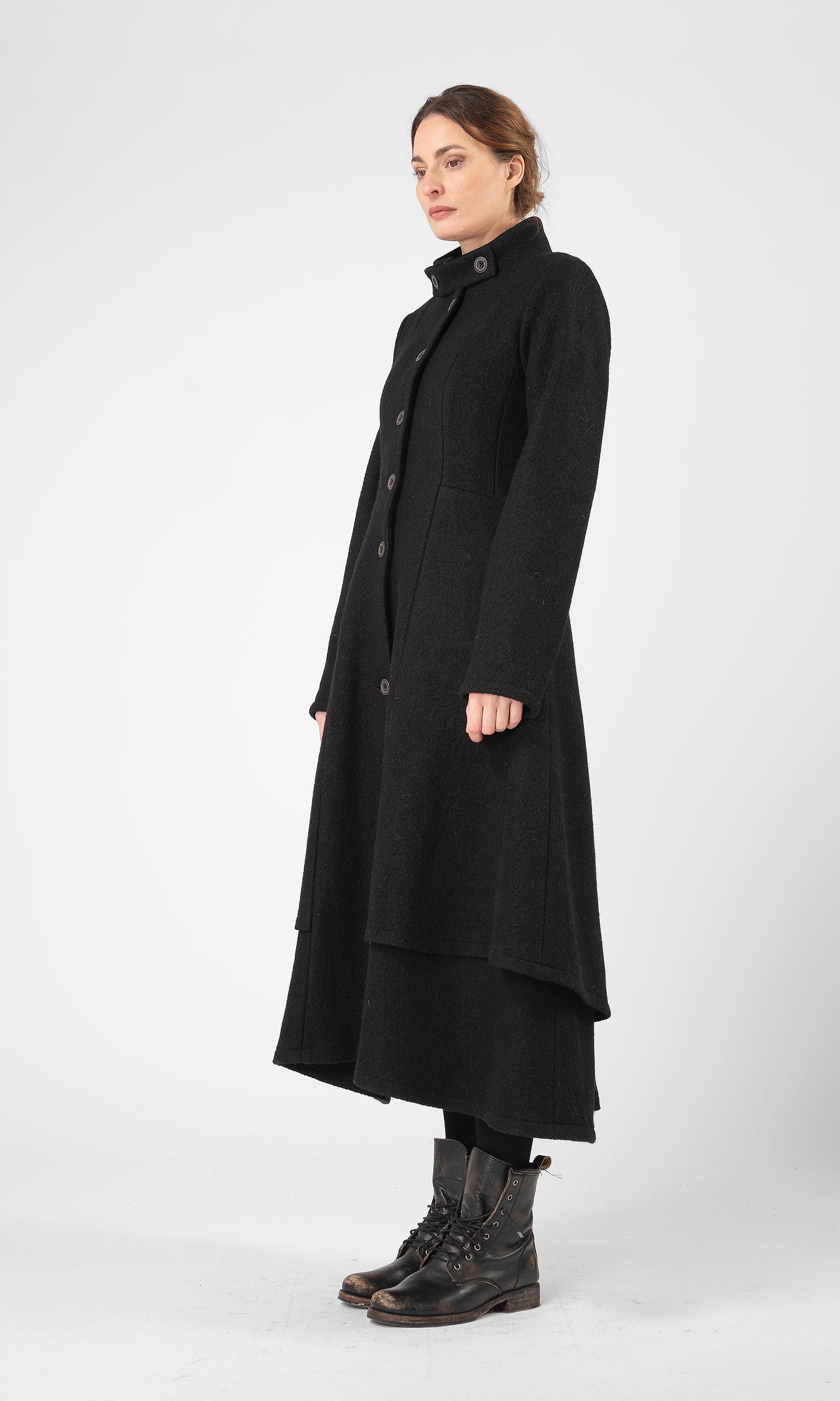 Lång ullkappa med knäpning i krage