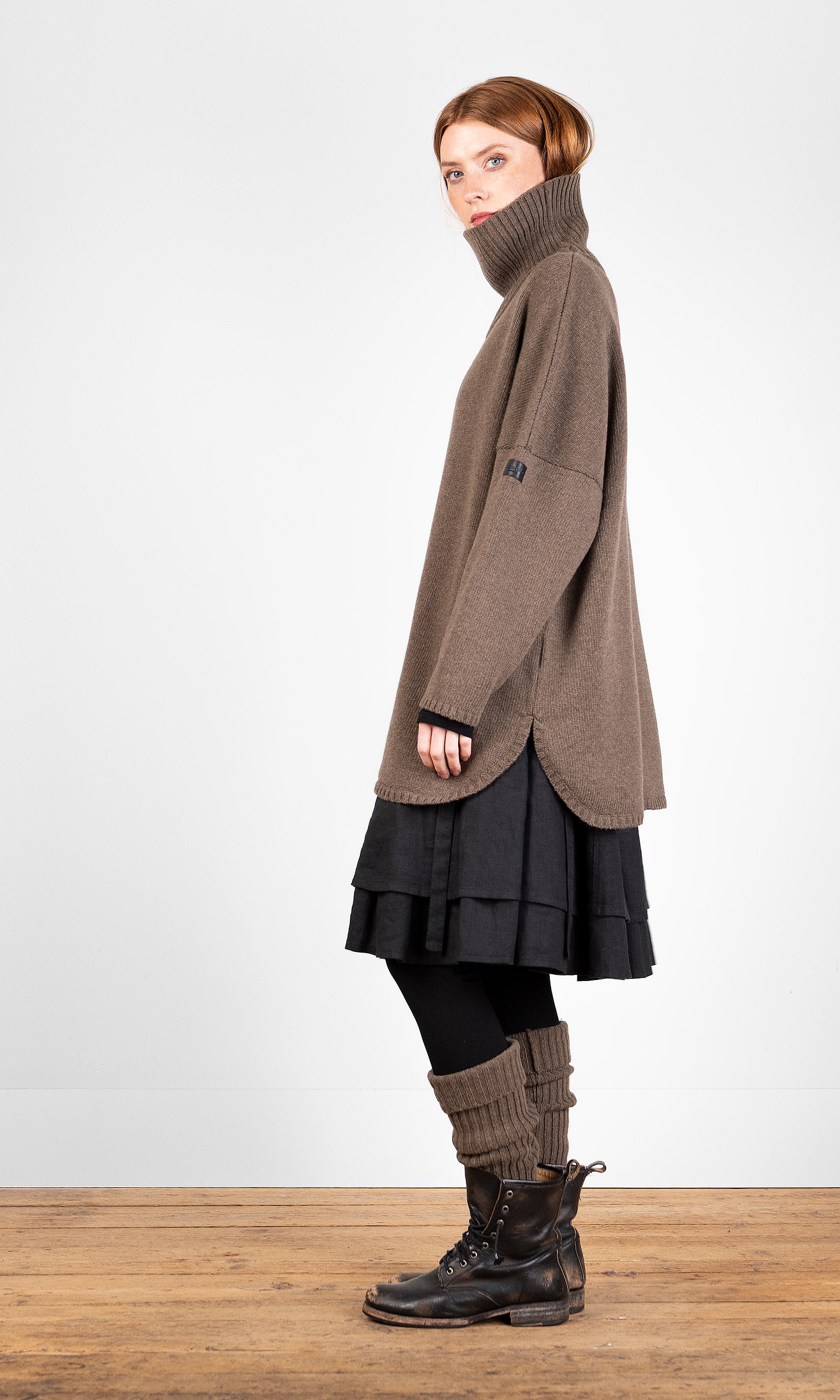 Oversized ullgenser med høy hals
