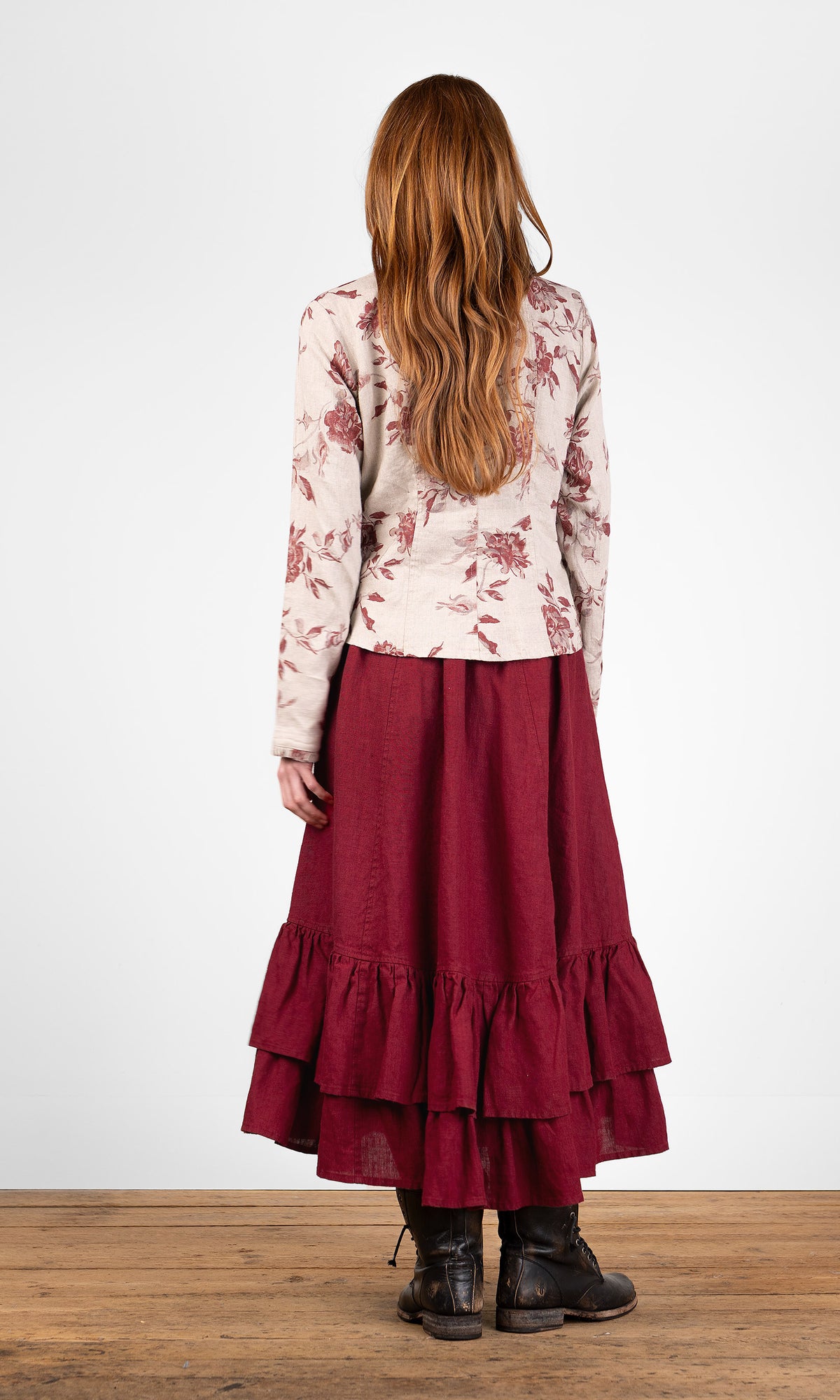 Blus med volangdetaljer, figursydd, bak, naturblomma - Olars Ulla