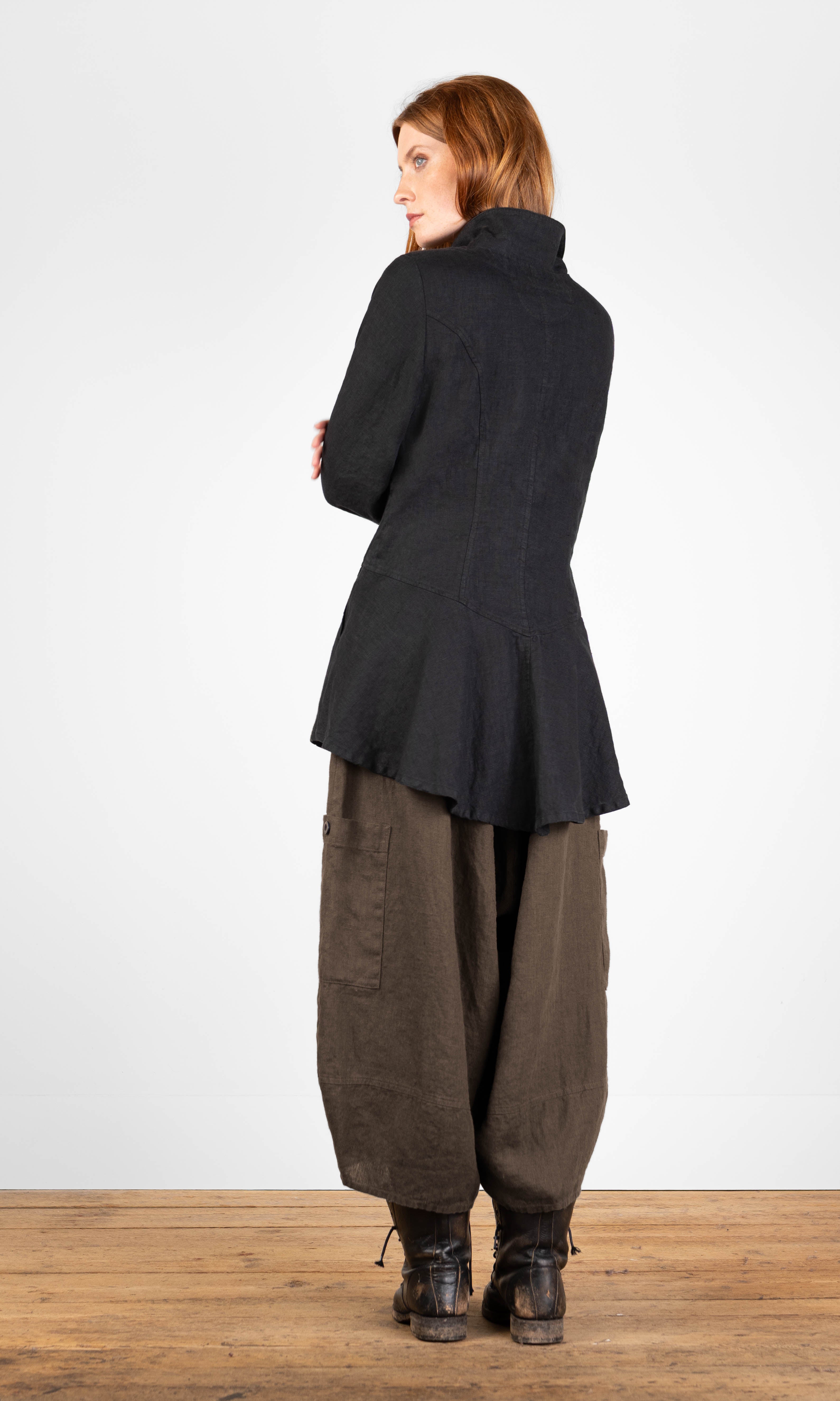 Lange jacke mit ausgestelltem Saum