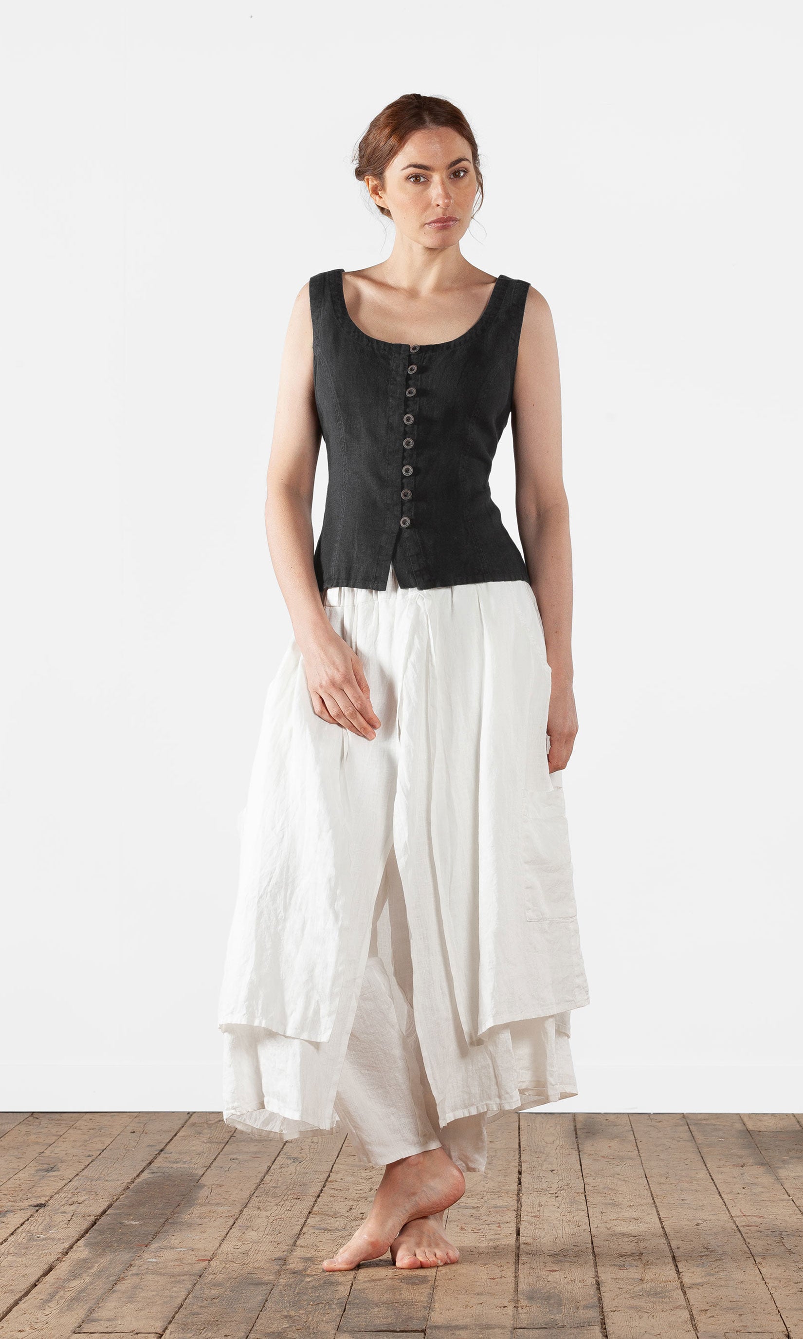 Linne med snörning i ryggen