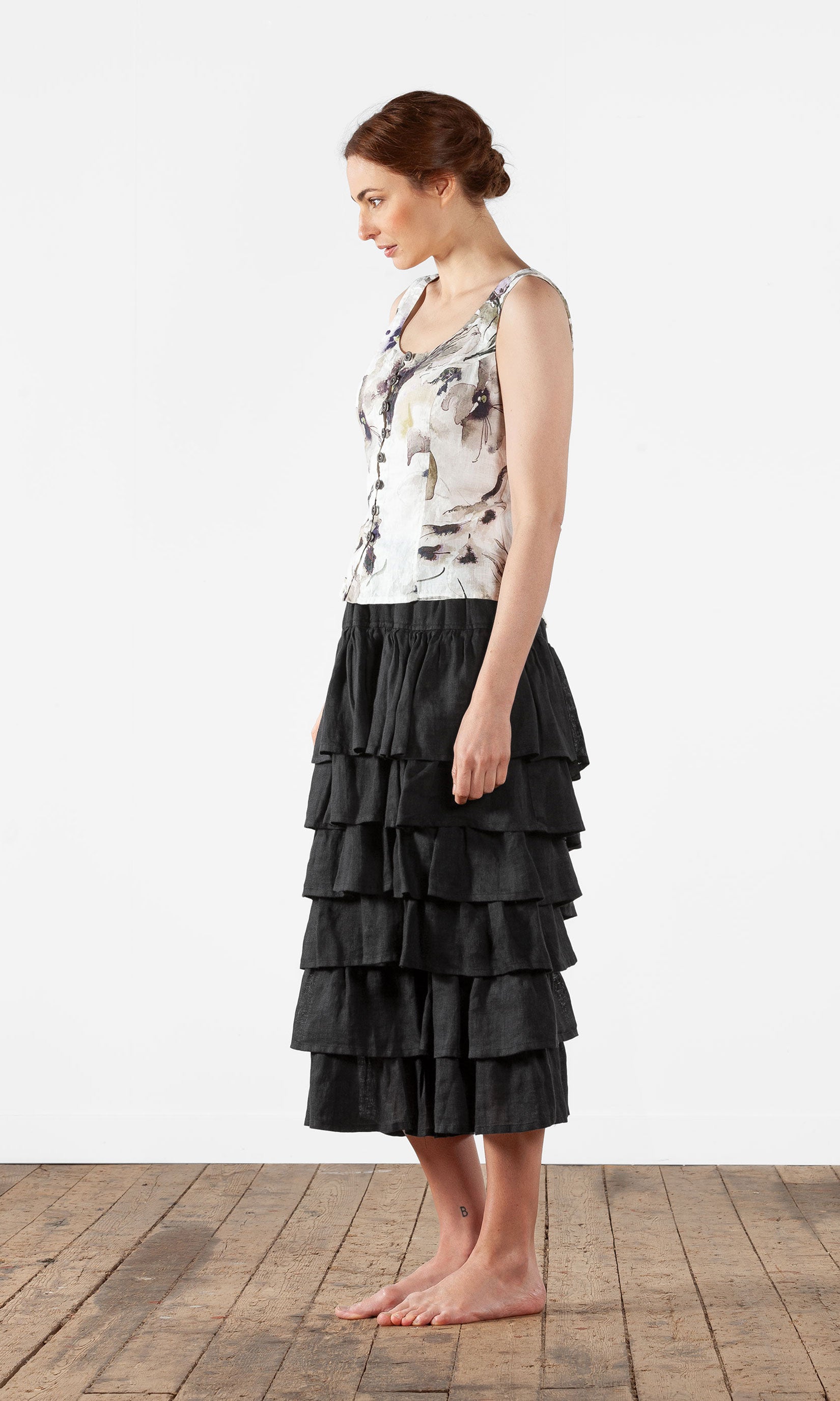 Linen tank top with lacing at the back