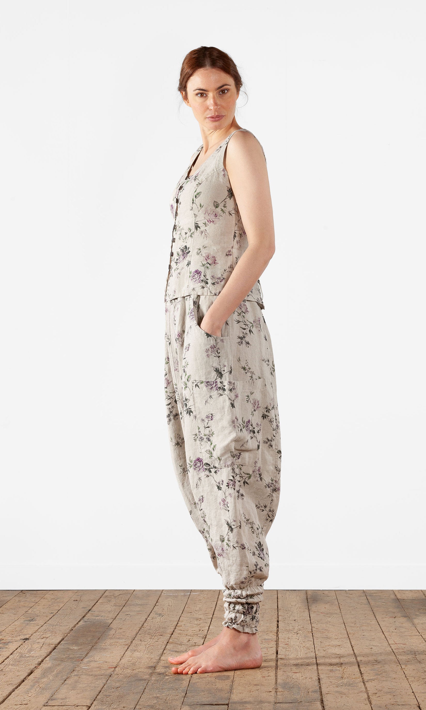 Linen tank top with lacing at the back