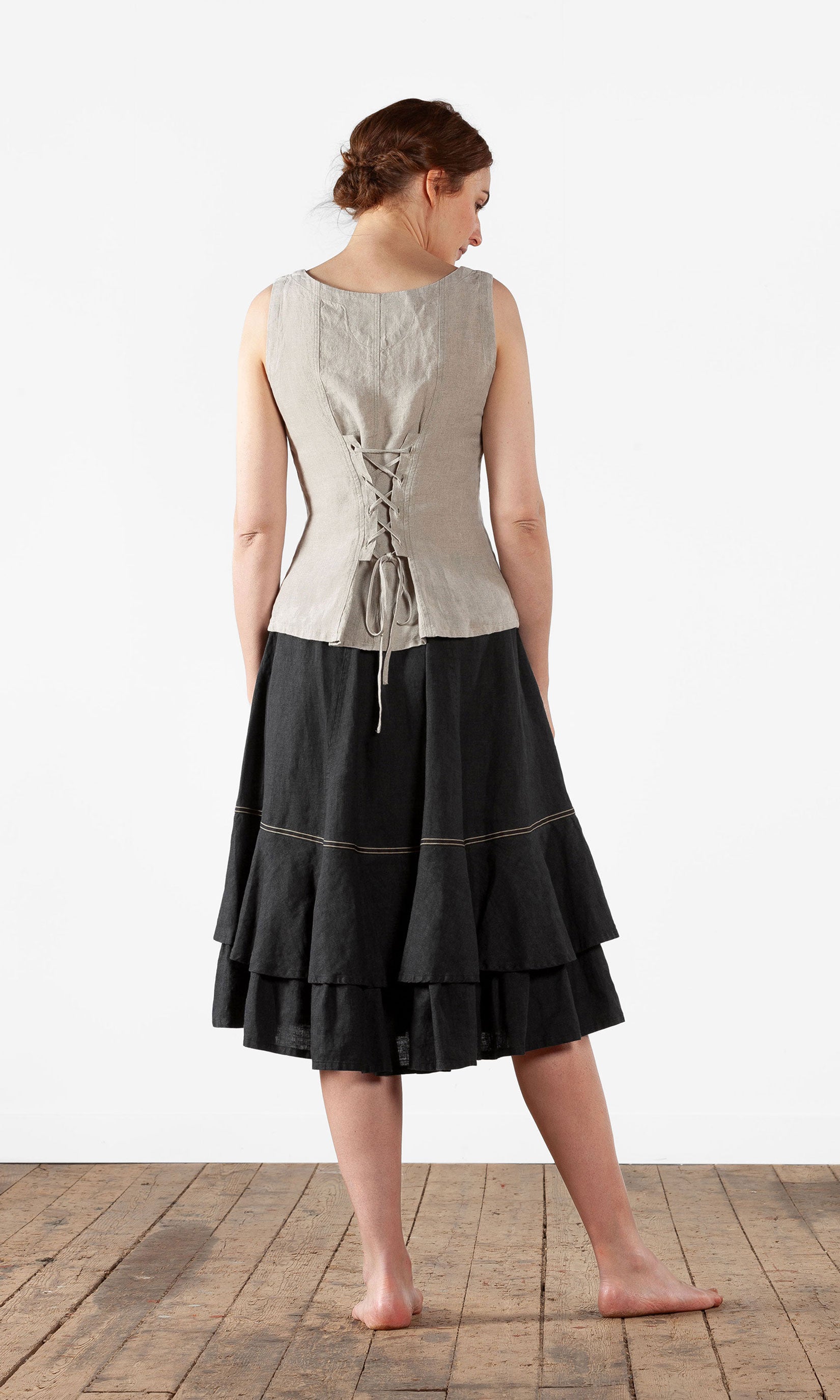 Linne med snörning i ryggen