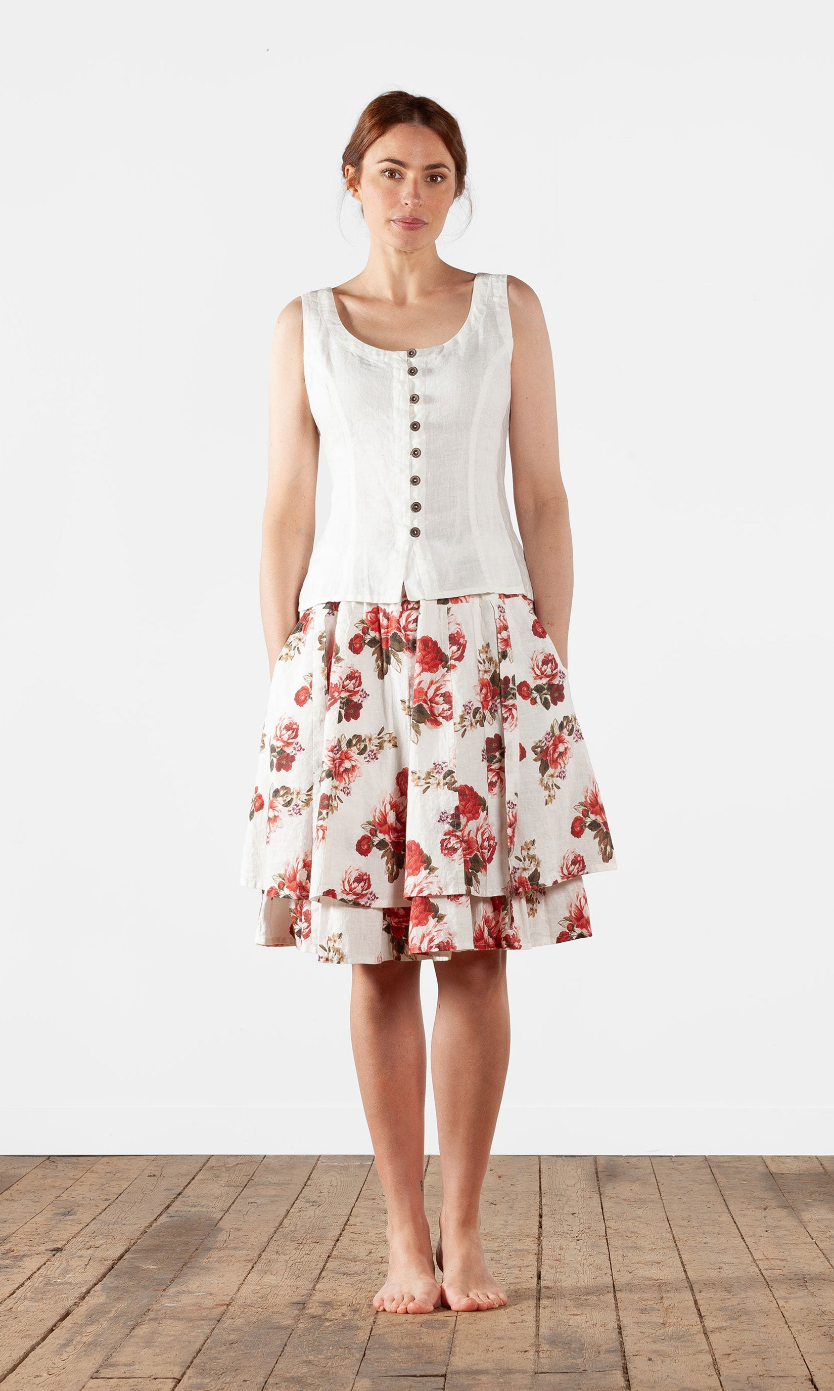 Linne med snörning i ryggen