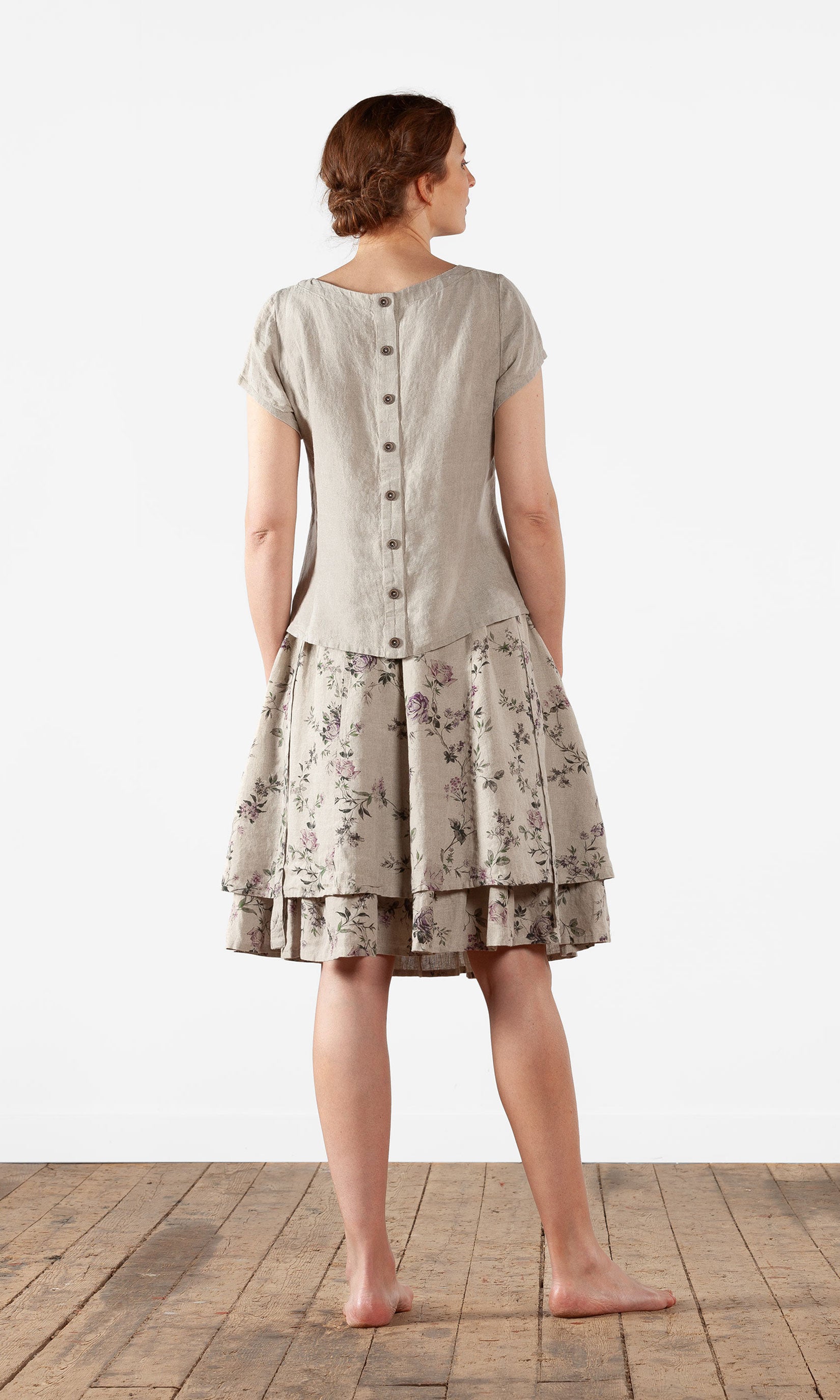 Linen top with buttoning at the back