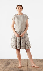 Linen top with buttoning at the back