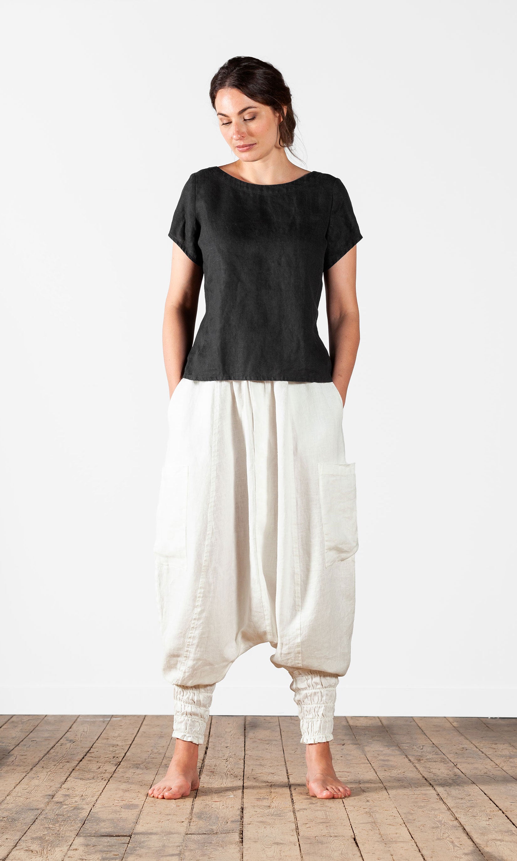 Linen top with buttoning at the back