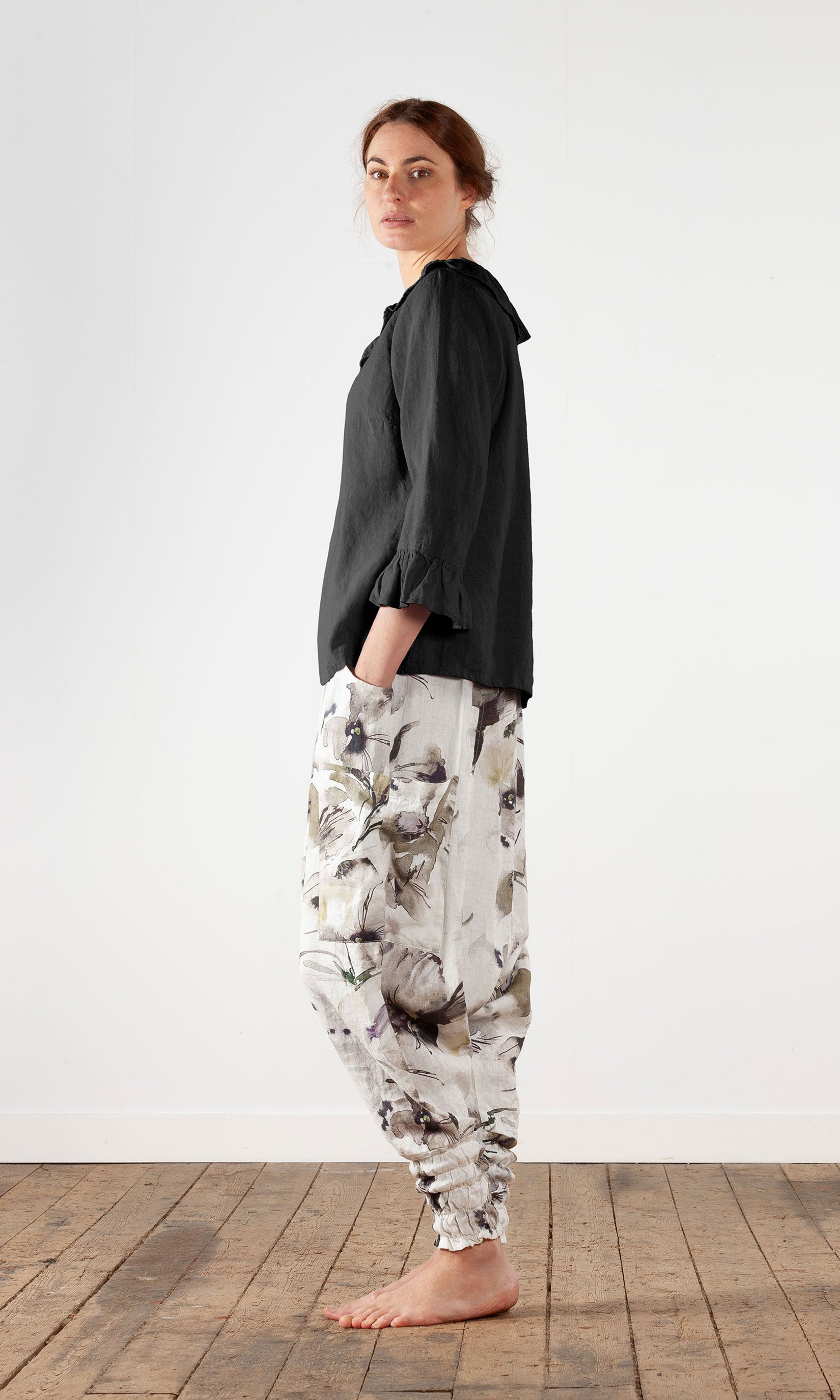 Straight blouse with ruffles in linen