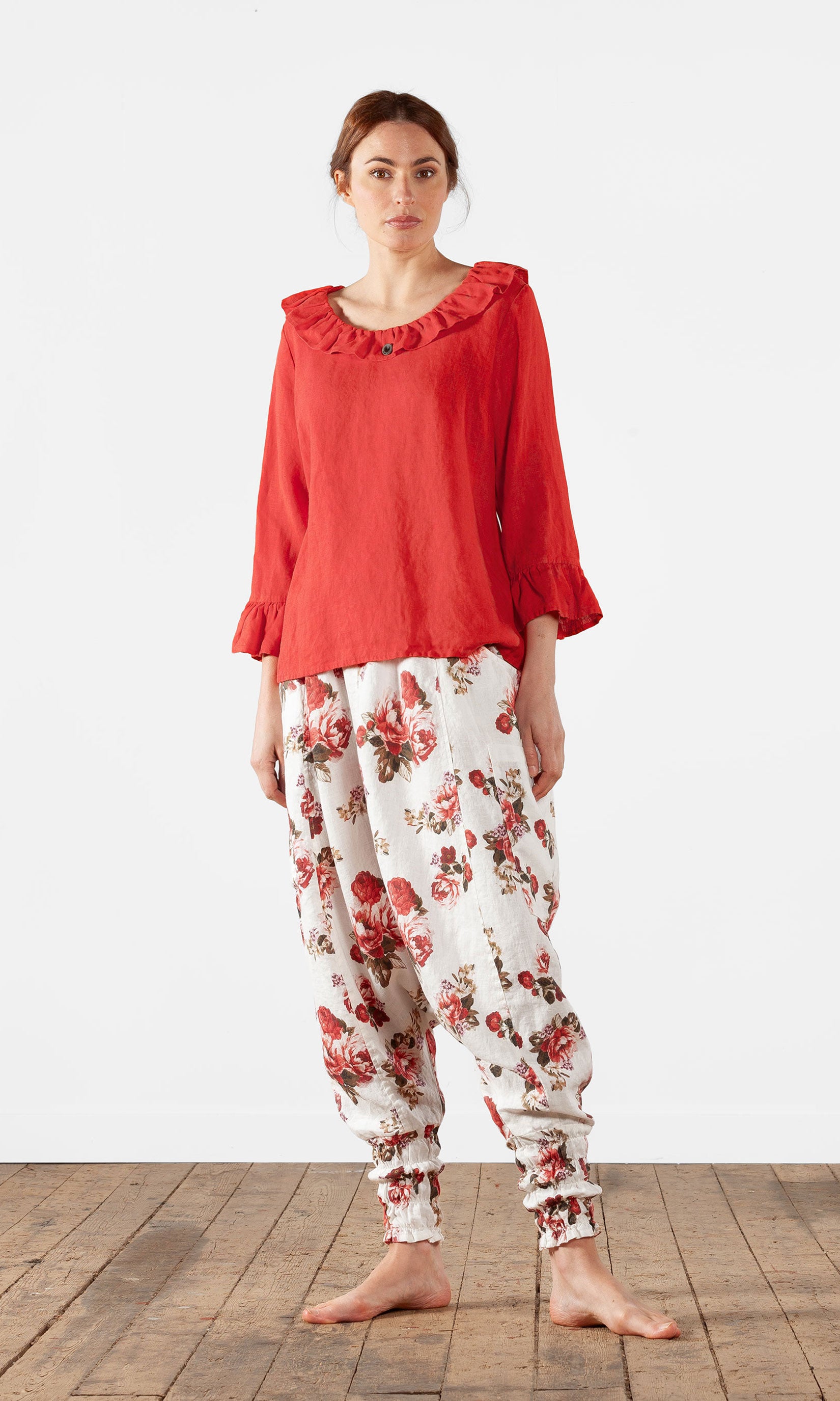 Straight blouse with ruffles in linen