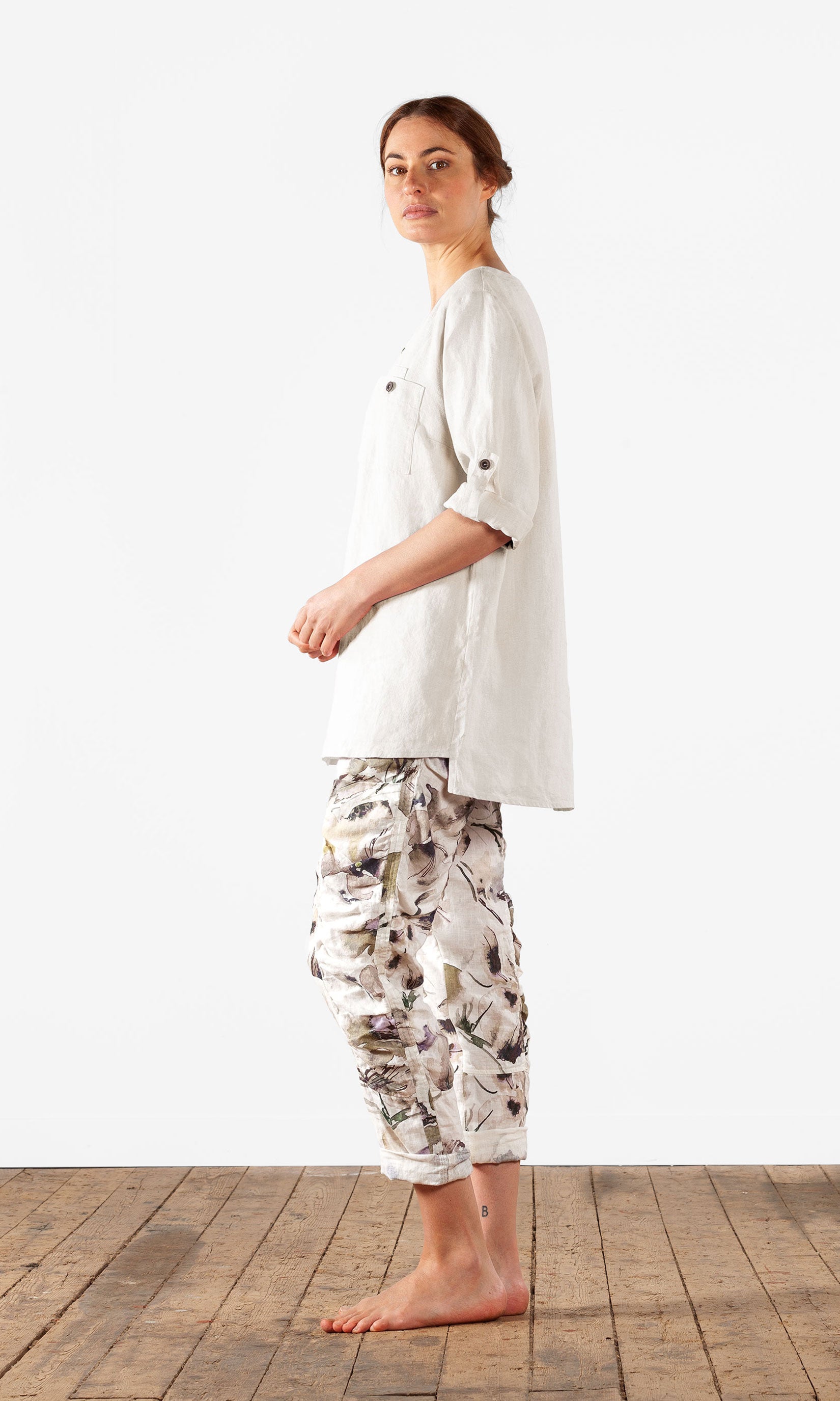 Straight linen tunic with 3/4 sleeves