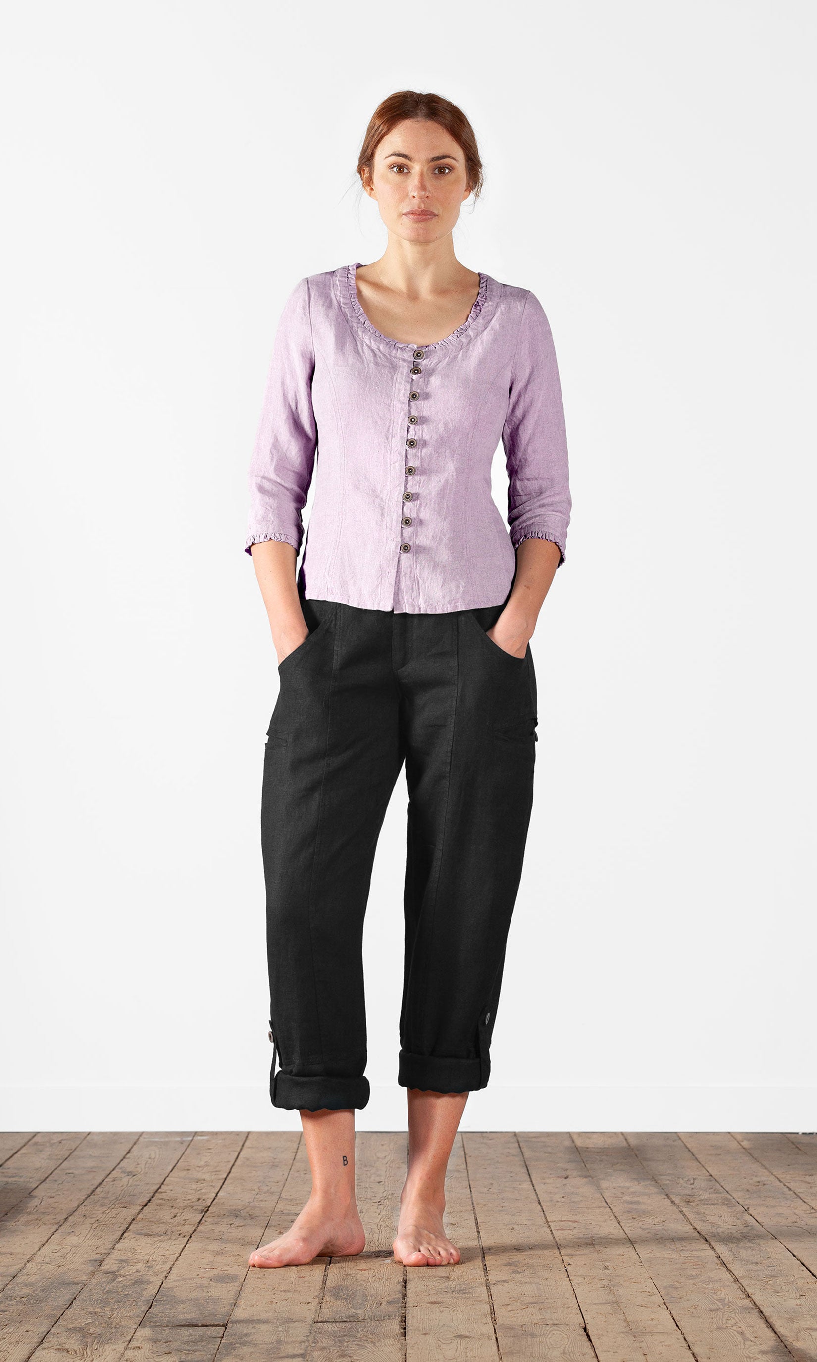 Figure close linen blouse with button closure