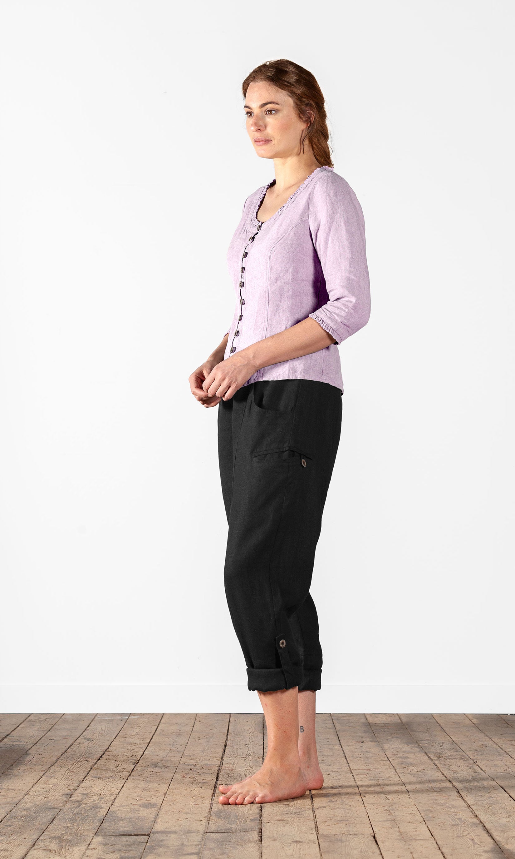 Figure close linen blouse with button closure