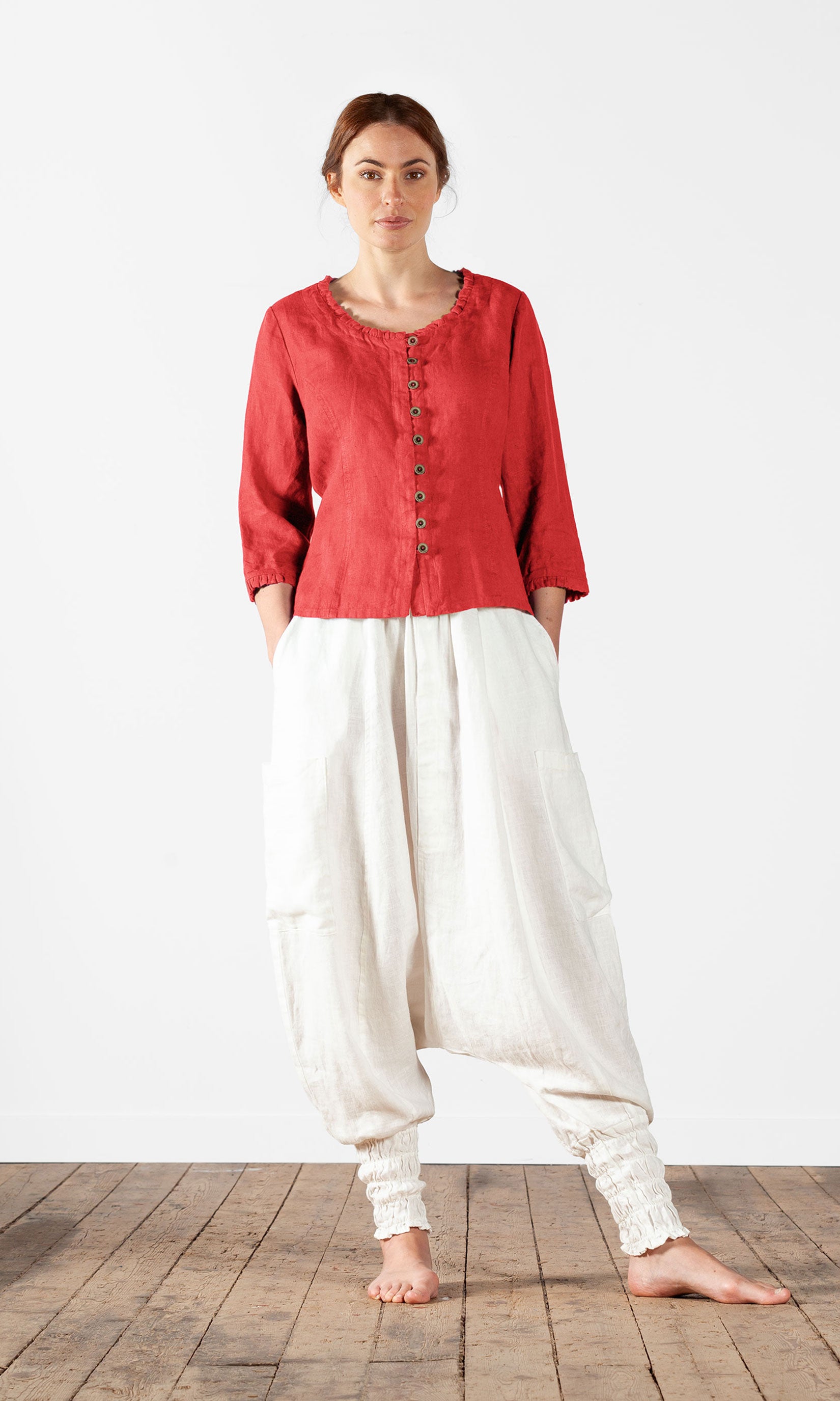 Figure close linen blouse with button closure