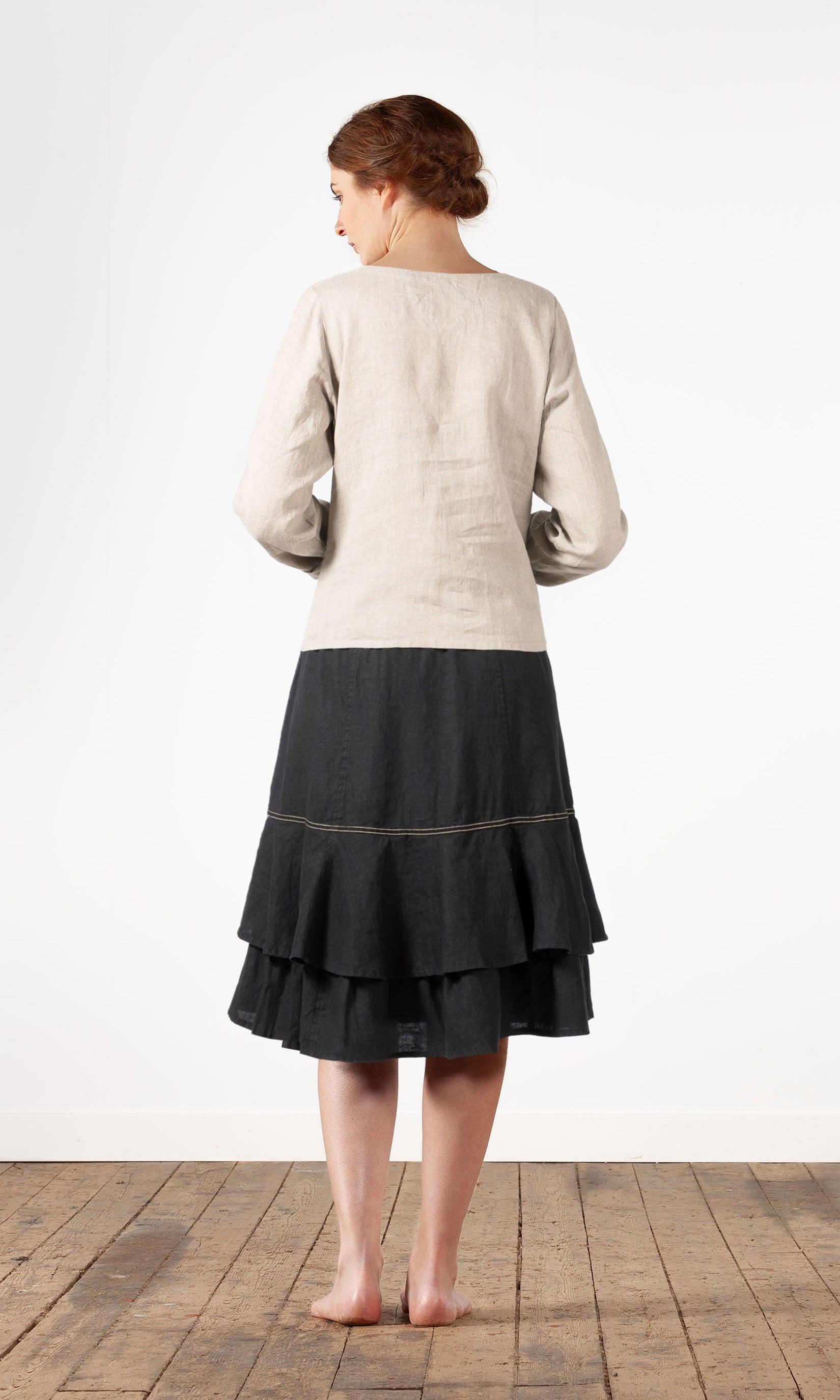 Short linen jacket with buttons