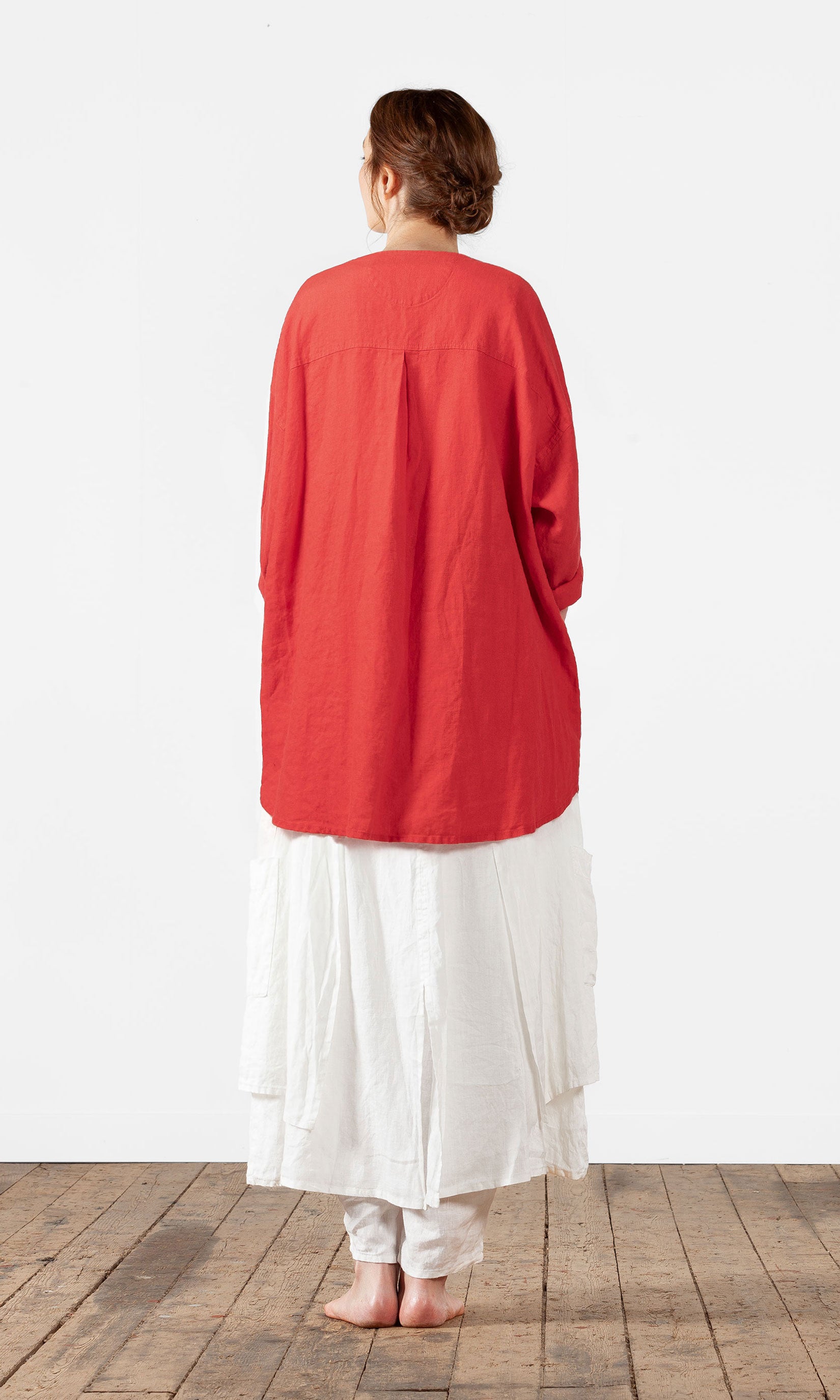 Long shirt in linen with patch pockets