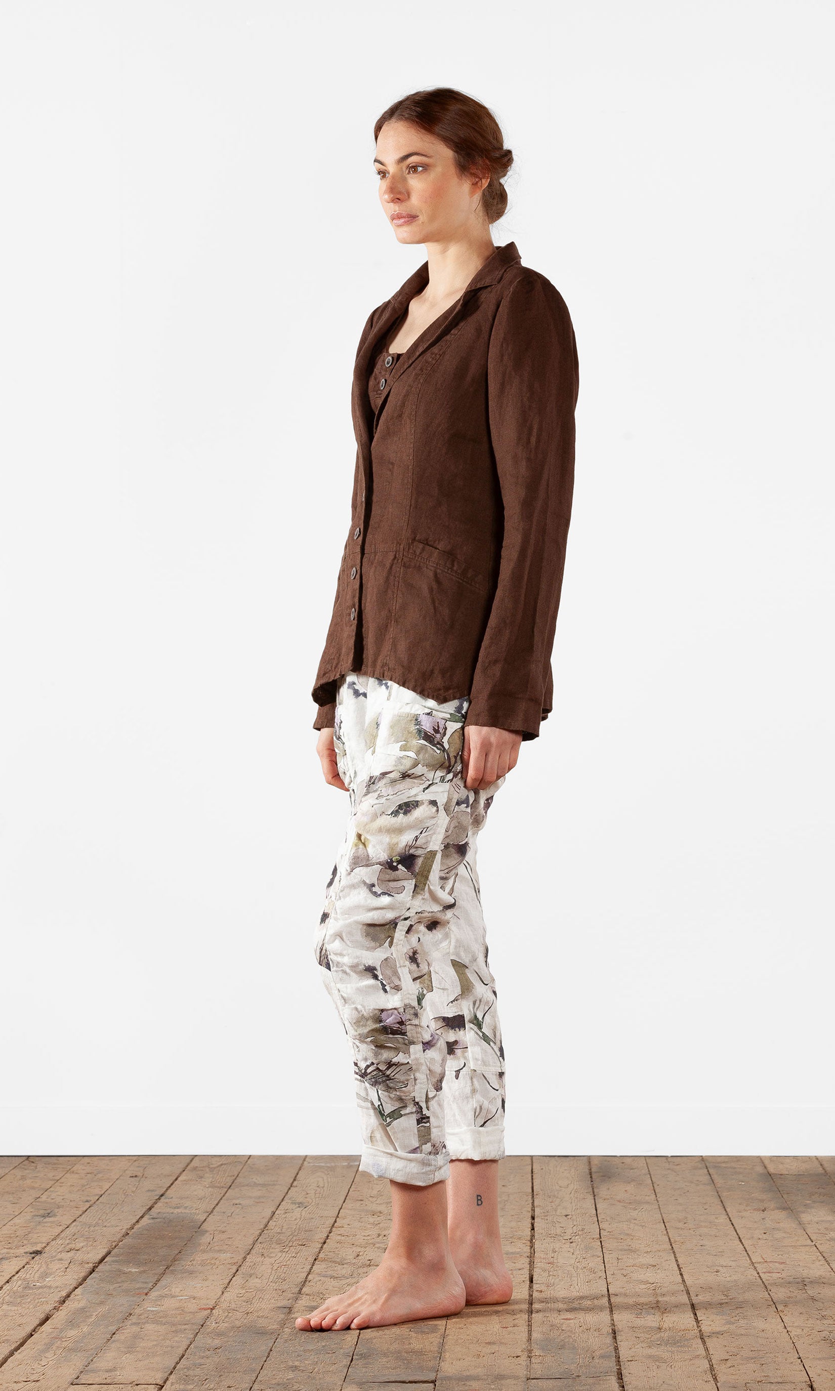 Classic fitted linen blazer